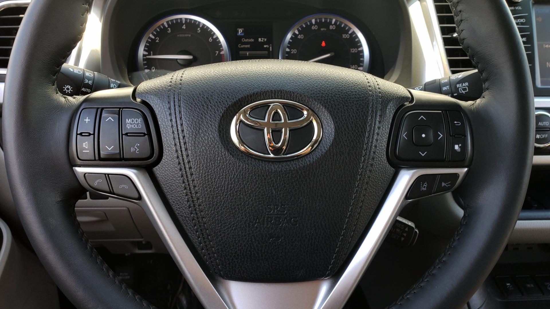 Used 2019 Toyota HIGHLANDER XLE / 3.5L V6 / AWD / LEATHER / 8-SPD AUTO / 1-OWNER for sale Sold at Formula Imports in Charlotte NC 28227 40