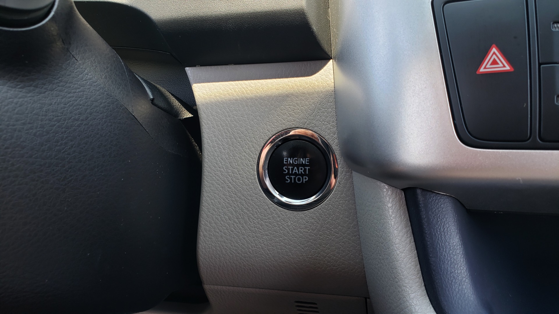 Used 2019 Toyota HIGHLANDER XLE / 3.5L V6 / AWD / LEATHER / 8-SPD AUTO / 1-OWNER for sale Sold at Formula Imports in Charlotte NC 28227 45