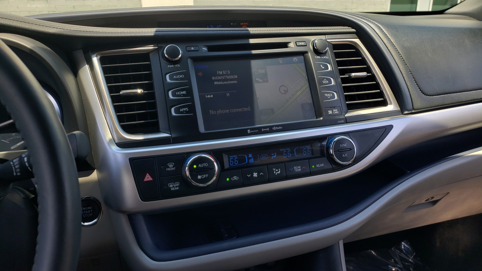 Used 2019 Toyota HIGHLANDER XLE / 3.5L V6 / AWD / LEATHER / 8-SPD AUTO / 1-OWNER for sale Sold at Formula Imports in Charlotte NC 28227 46