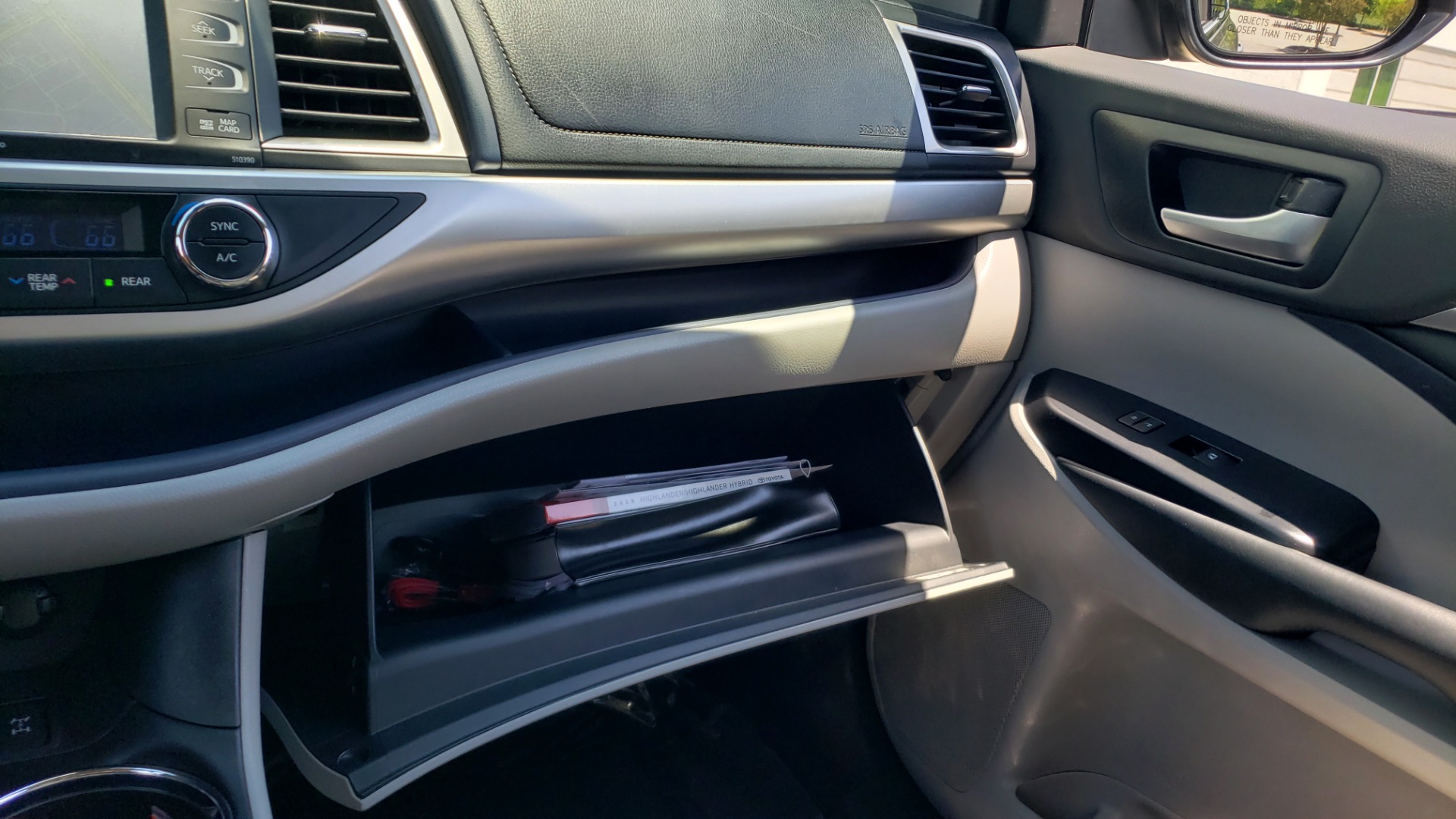 Used 2019 Toyota HIGHLANDER XLE / 3.5L V6 / AWD / LEATHER / 8-SPD AUTO / 1-OWNER for sale Sold at Formula Imports in Charlotte NC 28227 52