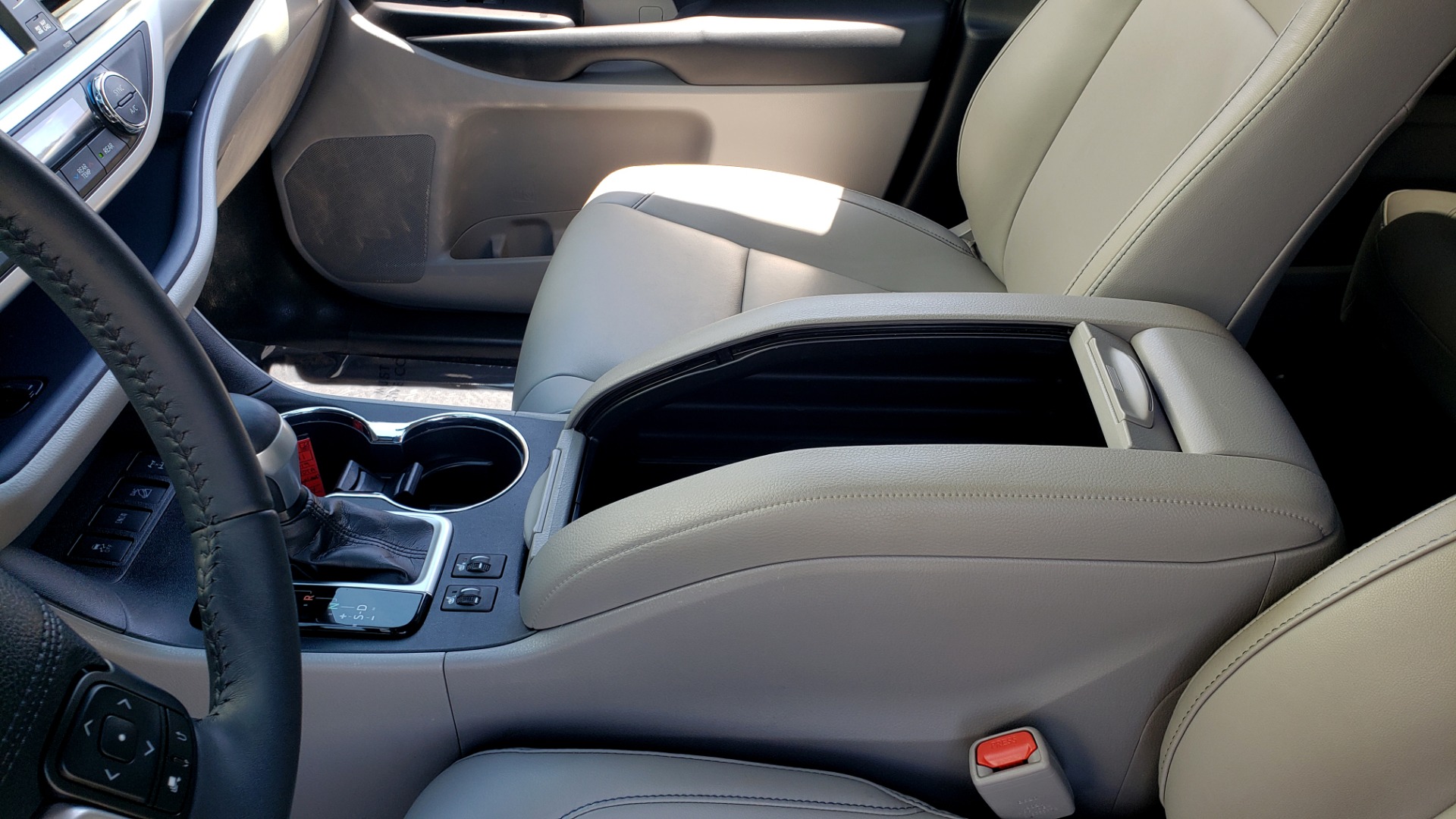 Used 2019 Toyota HIGHLANDER XLE / 3.5L V6 / AWD / LEATHER / 8-SPD AUTO / 1-OWNER for sale Sold at Formula Imports in Charlotte NC 28227 57