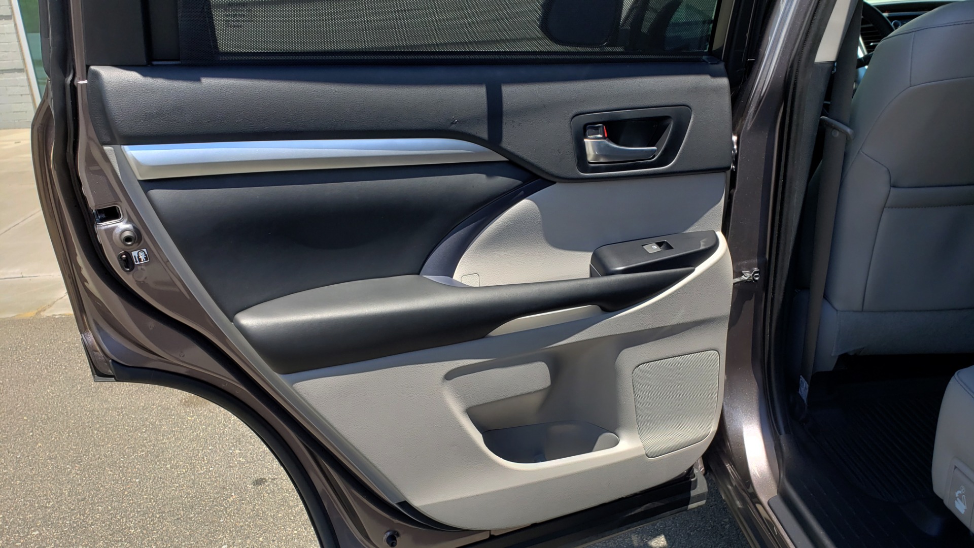 Used 2019 Toyota HIGHLANDER XLE / 3.5L V6 / AWD / LEATHER / 8-SPD AUTO / 1-OWNER for sale Sold at Formula Imports in Charlotte NC 28227 58