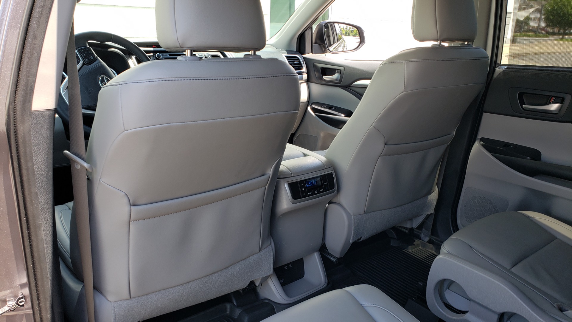 Used 2019 Toyota HIGHLANDER XLE / 3.5L V6 / AWD / LEATHER / 8-SPD AUTO / 1-OWNER for sale Sold at Formula Imports in Charlotte NC 28227 61