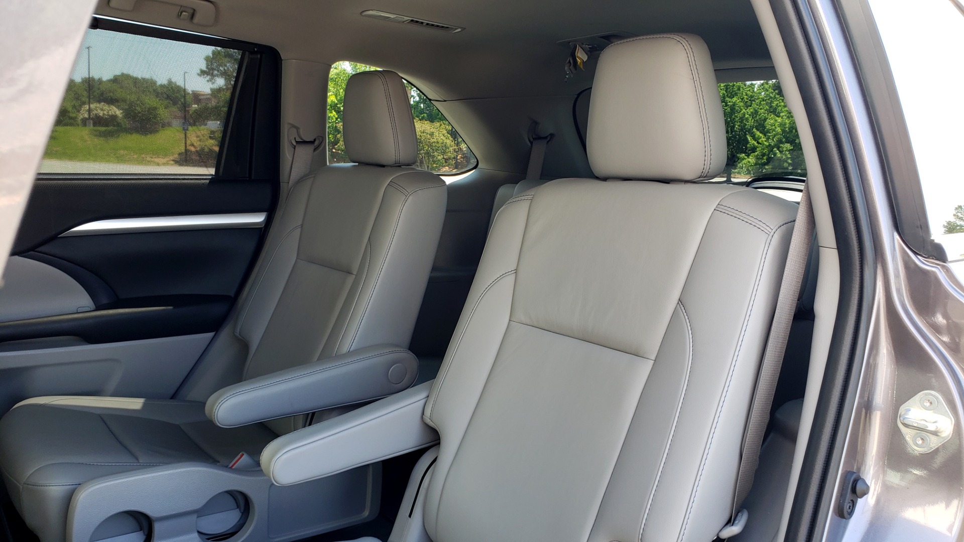 Used 2019 Toyota HIGHLANDER XLE / 3.5L V6 / AWD / LEATHER / 8-SPD AUTO / 1-OWNER for sale Sold at Formula Imports in Charlotte NC 28227 62