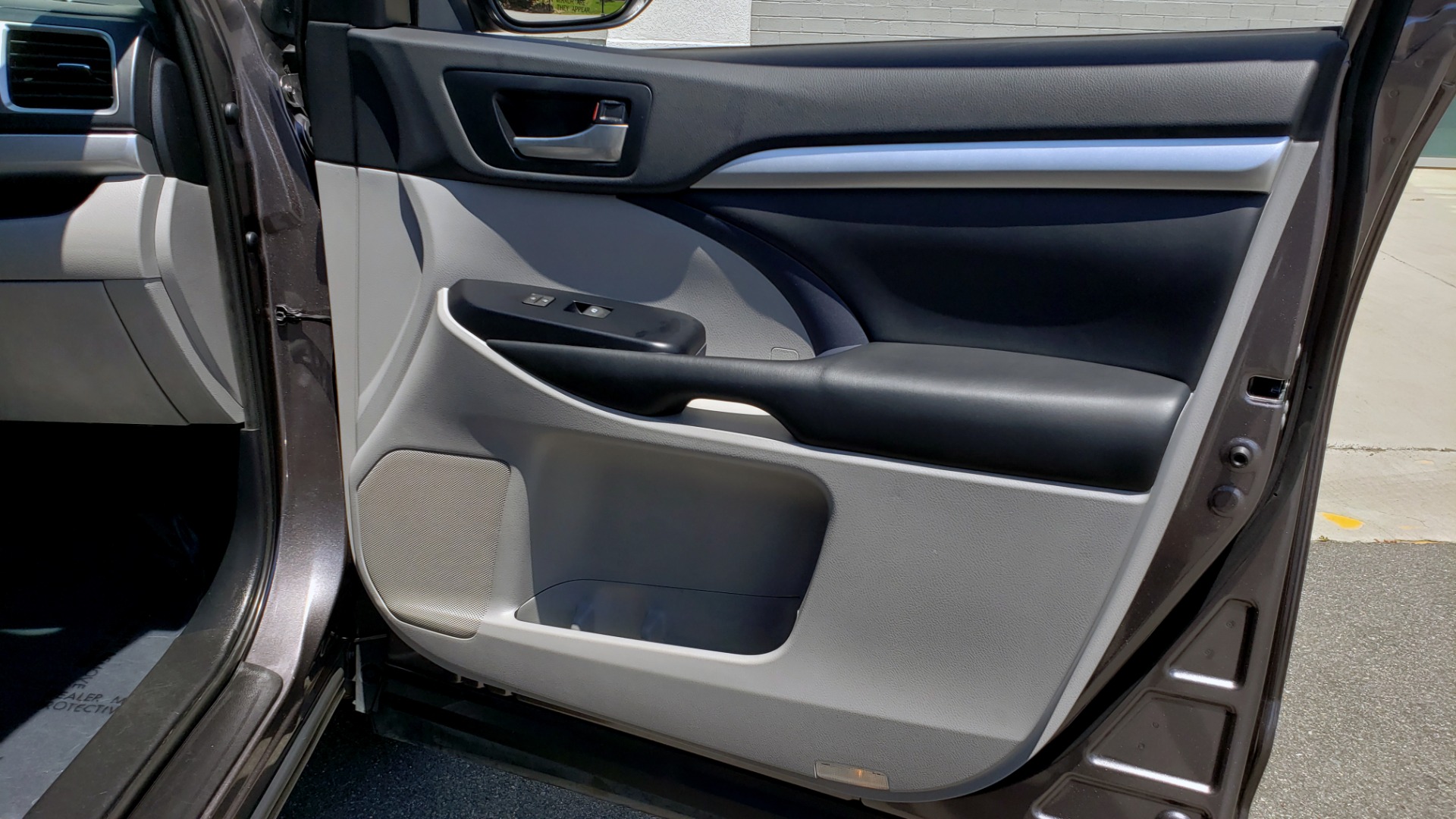 Used 2019 Toyota HIGHLANDER XLE / 3.5L V6 / AWD / LEATHER / 8-SPD AUTO / 1-OWNER for sale Sold at Formula Imports in Charlotte NC 28227 66