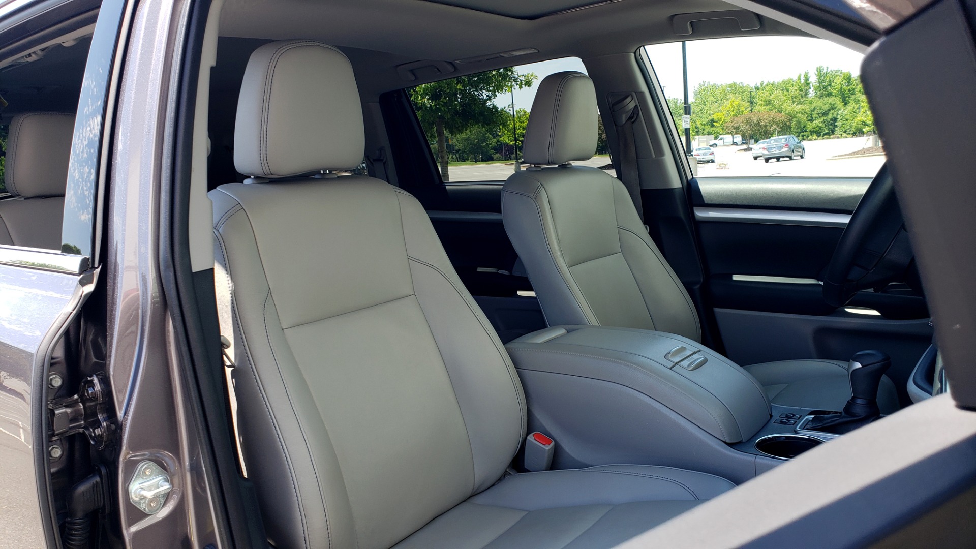 Used 2019 Toyota HIGHLANDER XLE / 3.5L V6 / AWD / LEATHER / 8-SPD AUTO / 1-OWNER for sale Sold at Formula Imports in Charlotte NC 28227 68