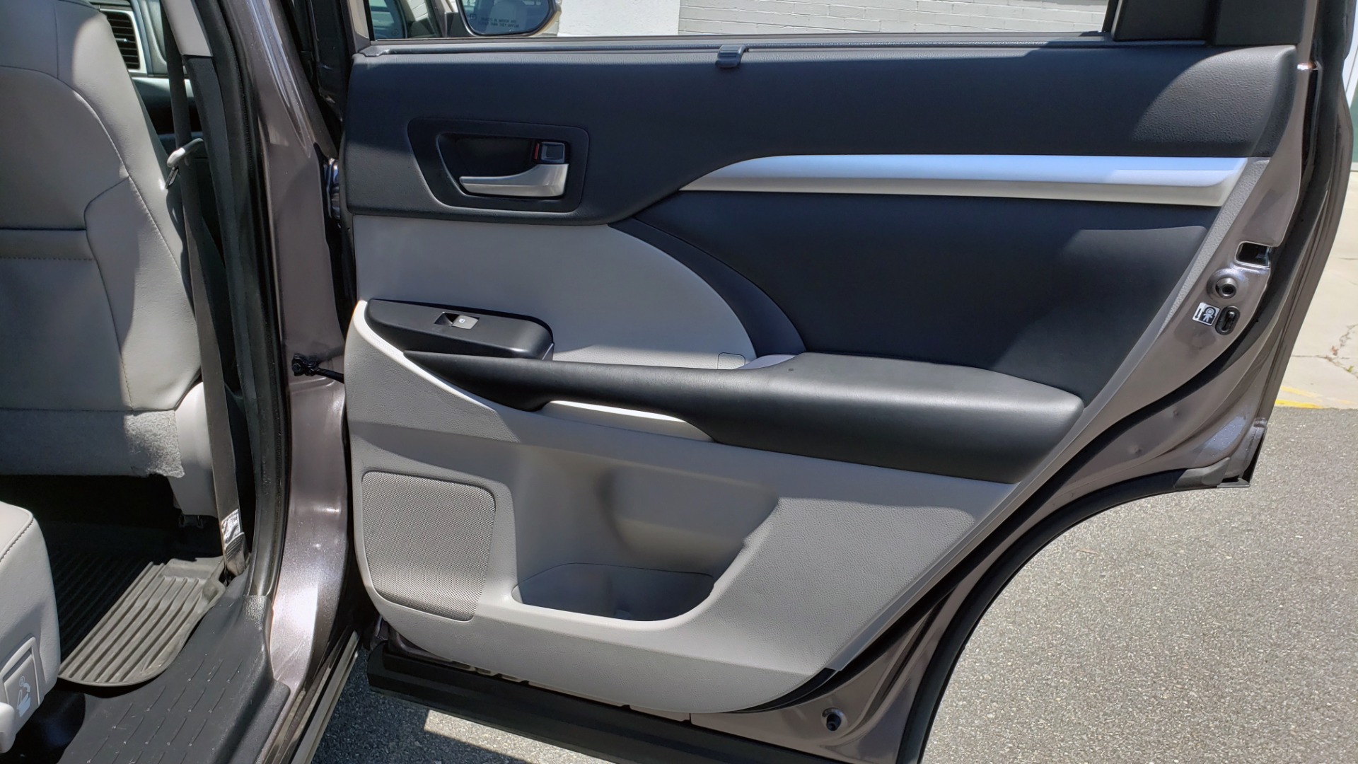 Used 2019 Toyota HIGHLANDER XLE / 3.5L V6 / AWD / LEATHER / 8-SPD AUTO / 1-OWNER for sale Sold at Formula Imports in Charlotte NC 28227 71