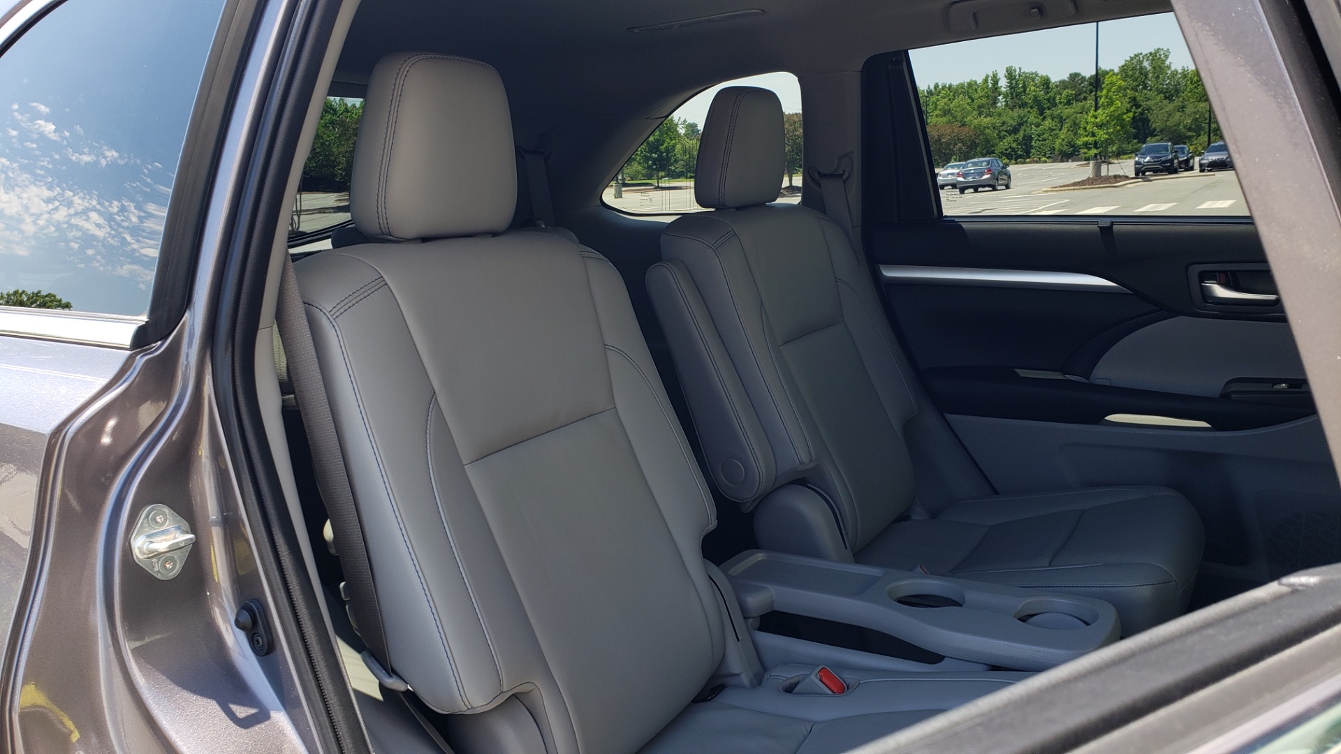 Used 2019 Toyota HIGHLANDER XLE / 3.5L V6 / AWD / LEATHER / 8-SPD AUTO / 1-OWNER for sale Sold at Formula Imports in Charlotte NC 28227 73