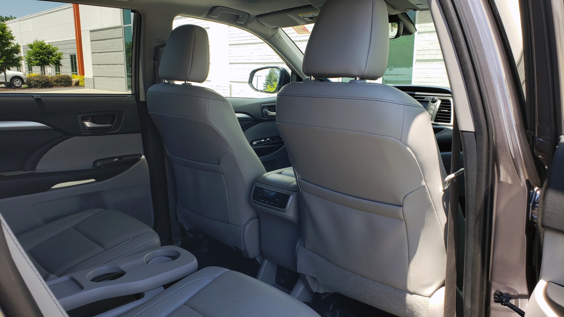 Used 2019 Toyota HIGHLANDER XLE / 3.5L V6 / AWD / LEATHER / 8-SPD AUTO / 1-OWNER for sale Sold at Formula Imports in Charlotte NC 28227 75