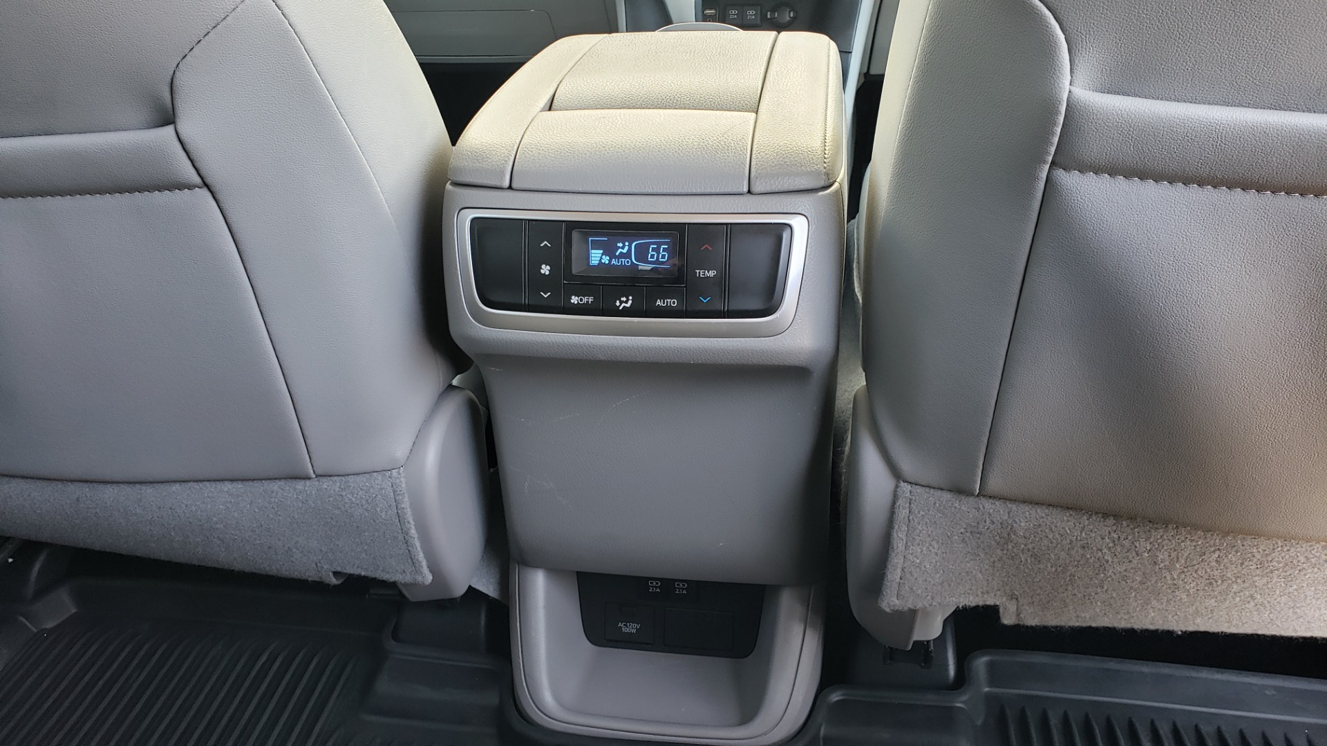 Used 2019 Toyota HIGHLANDER XLE / 3.5L V6 / AWD / LEATHER / 8-SPD AUTO / 1-OWNER for sale Sold at Formula Imports in Charlotte NC 28227 76