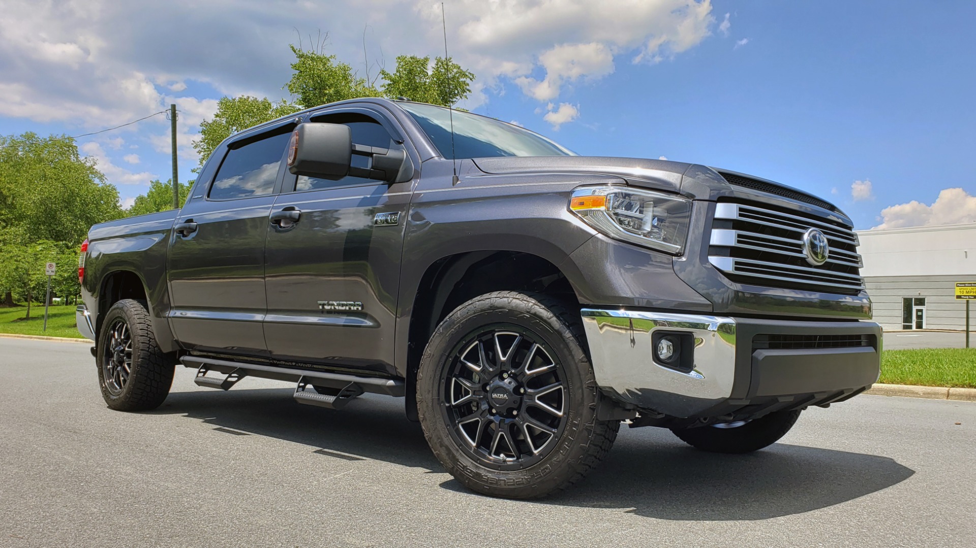 Used 2019 Toyota TUNDRA 4WD LIMITED / 5.7L V8 / 6-SPD AUTO / NAV / SUNROOF / REARVIEW for sale Sold at Formula Imports in Charlotte NC 28227 107