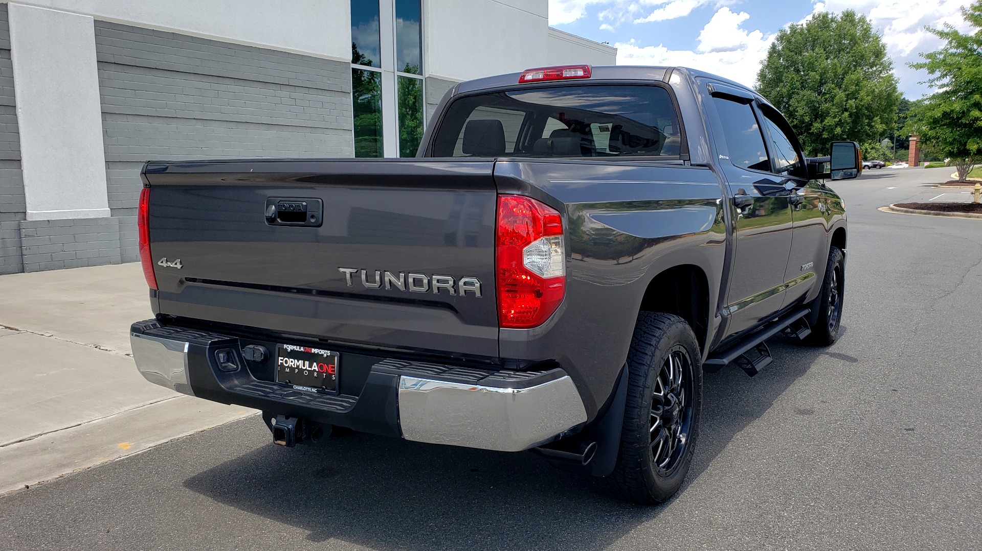 Used 2019 Toyota TUNDRA 4WD LIMITED / 5.7L V8 / 6-SPD AUTO / NAV / SUNROOF / REARVIEW for sale Sold at Formula Imports in Charlotte NC 28227 2