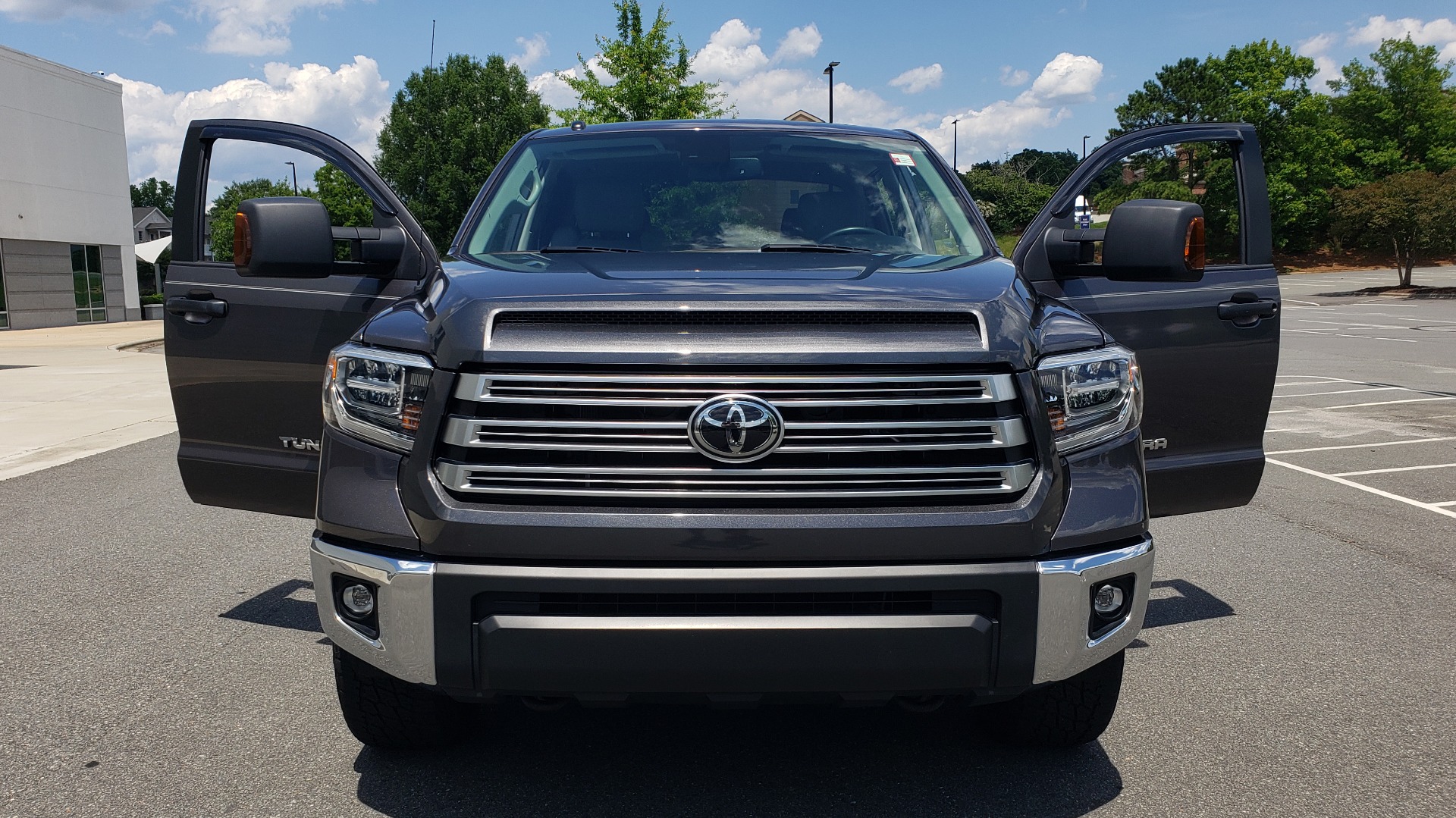 Used 2019 Toyota TUNDRA 4WD LIMITED / 5.7L V8 / 6-SPD AUTO / NAV / SUNROOF / REARVIEW for sale Sold at Formula Imports in Charlotte NC 28227 27