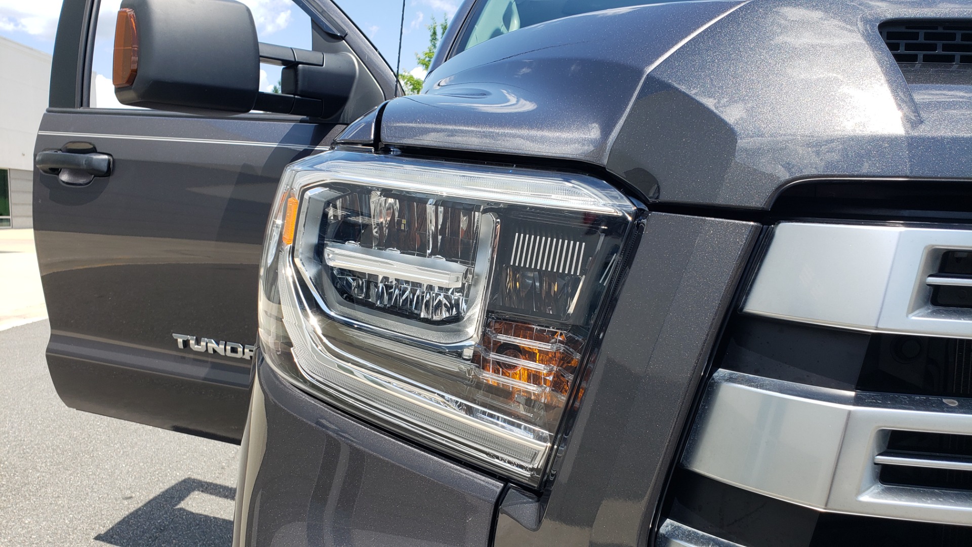 Used 2019 Toyota TUNDRA 4WD LIMITED / 5.7L V8 / 6-SPD AUTO / NAV / SUNROOF / REARVIEW for sale Sold at Formula Imports in Charlotte NC 28227 28