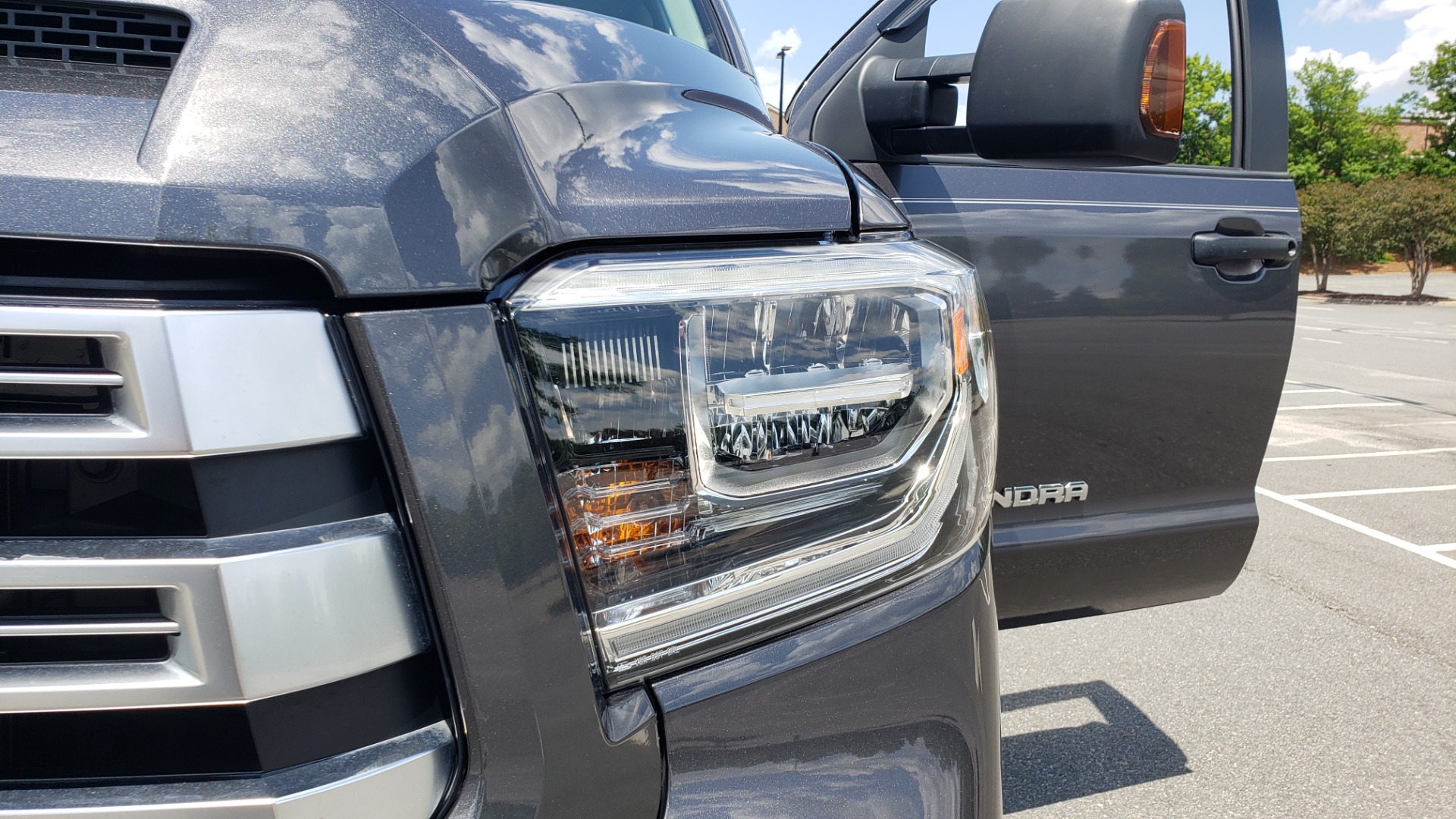 Used 2019 Toyota TUNDRA 4WD LIMITED / 5.7L V8 / 6-SPD AUTO / NAV / SUNROOF / REARVIEW for sale Sold at Formula Imports in Charlotte NC 28227 29