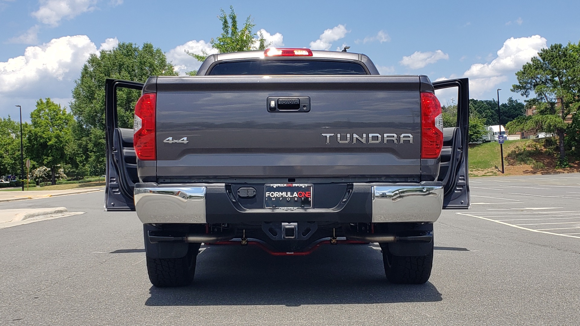 Used 2019 Toyota TUNDRA 4WD LIMITED / 5.7L V8 / 6-SPD AUTO / NAV / SUNROOF / REARVIEW for sale Sold at Formula Imports in Charlotte NC 28227 32