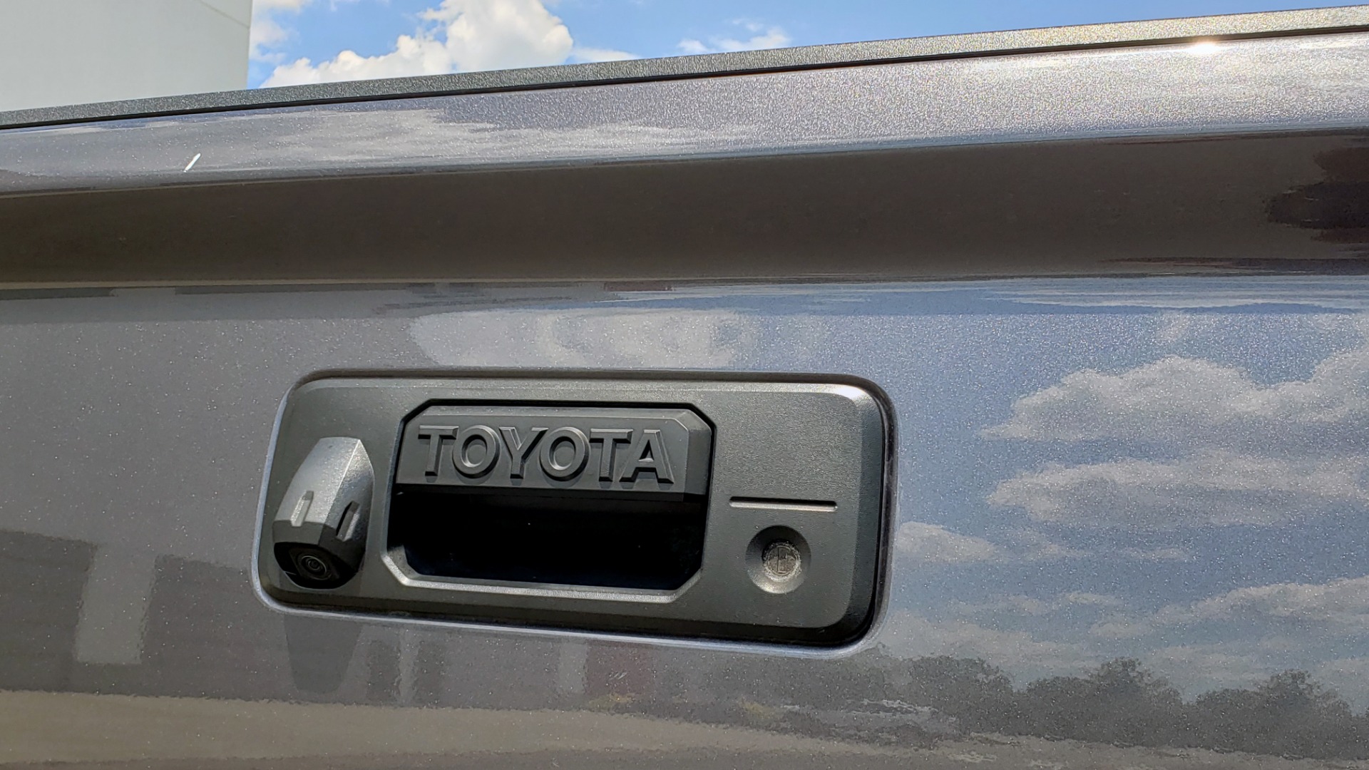 Used 2019 Toyota TUNDRA 4WD LIMITED / 5.7L V8 / 6-SPD AUTO / NAV / SUNROOF / REARVIEW for sale Sold at Formula Imports in Charlotte NC 28227 35