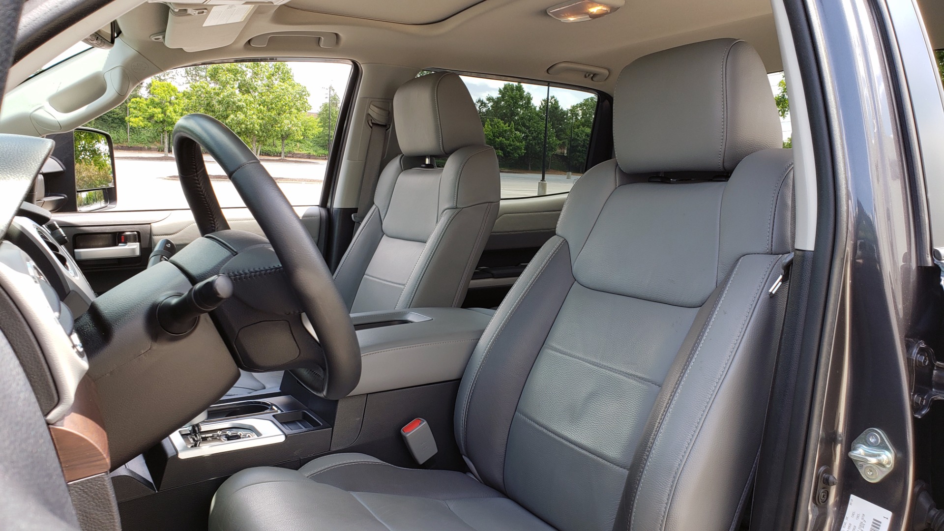 Used 2019 Toyota TUNDRA 4WD LIMITED / 5.7L V8 / 6-SPD AUTO / NAV / SUNROOF / REARVIEW for sale Sold at Formula Imports in Charlotte NC 28227 43