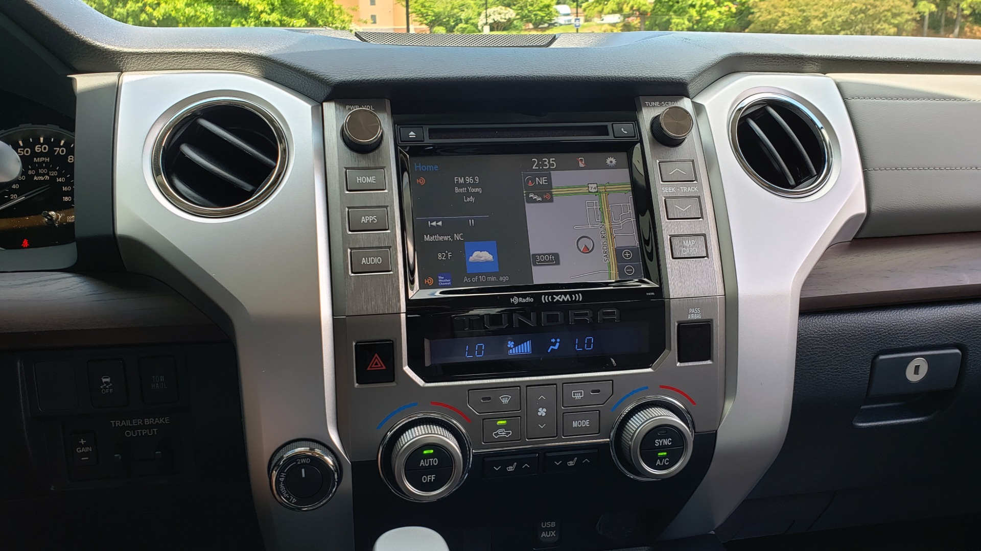 Used 2019 Toyota TUNDRA 4WD LIMITED / 5.7L V8 / 6-SPD AUTO / NAV / SUNROOF / REARVIEW for sale Sold at Formula Imports in Charlotte NC 28227 51