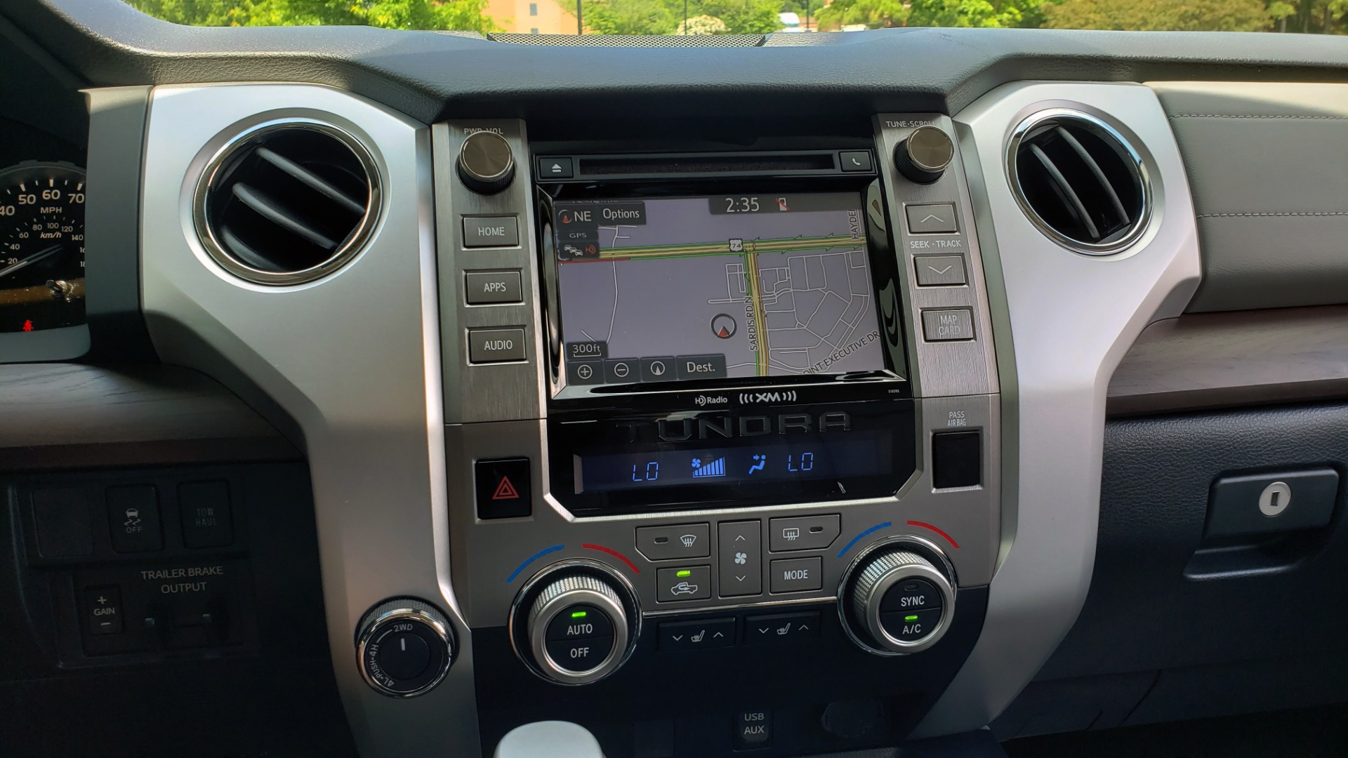 Used 2019 Toyota TUNDRA 4WD LIMITED / 5.7L V8 / 6-SPD AUTO / NAV / SUNROOF / REARVIEW for sale Sold at Formula Imports in Charlotte NC 28227 52