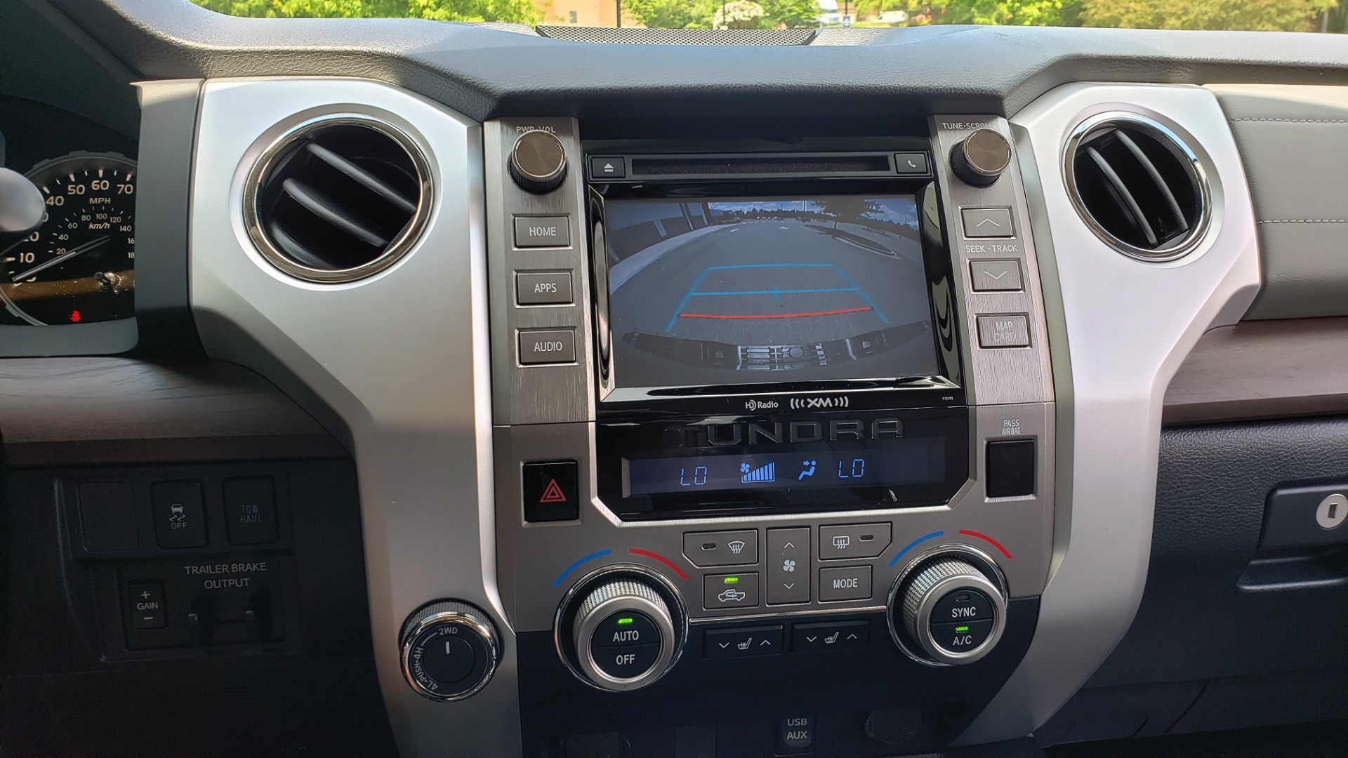 Used 2019 Toyota TUNDRA 4WD LIMITED / 5.7L V8 / 6-SPD AUTO / NAV / SUNROOF / REARVIEW for sale Sold at Formula Imports in Charlotte NC 28227 53
