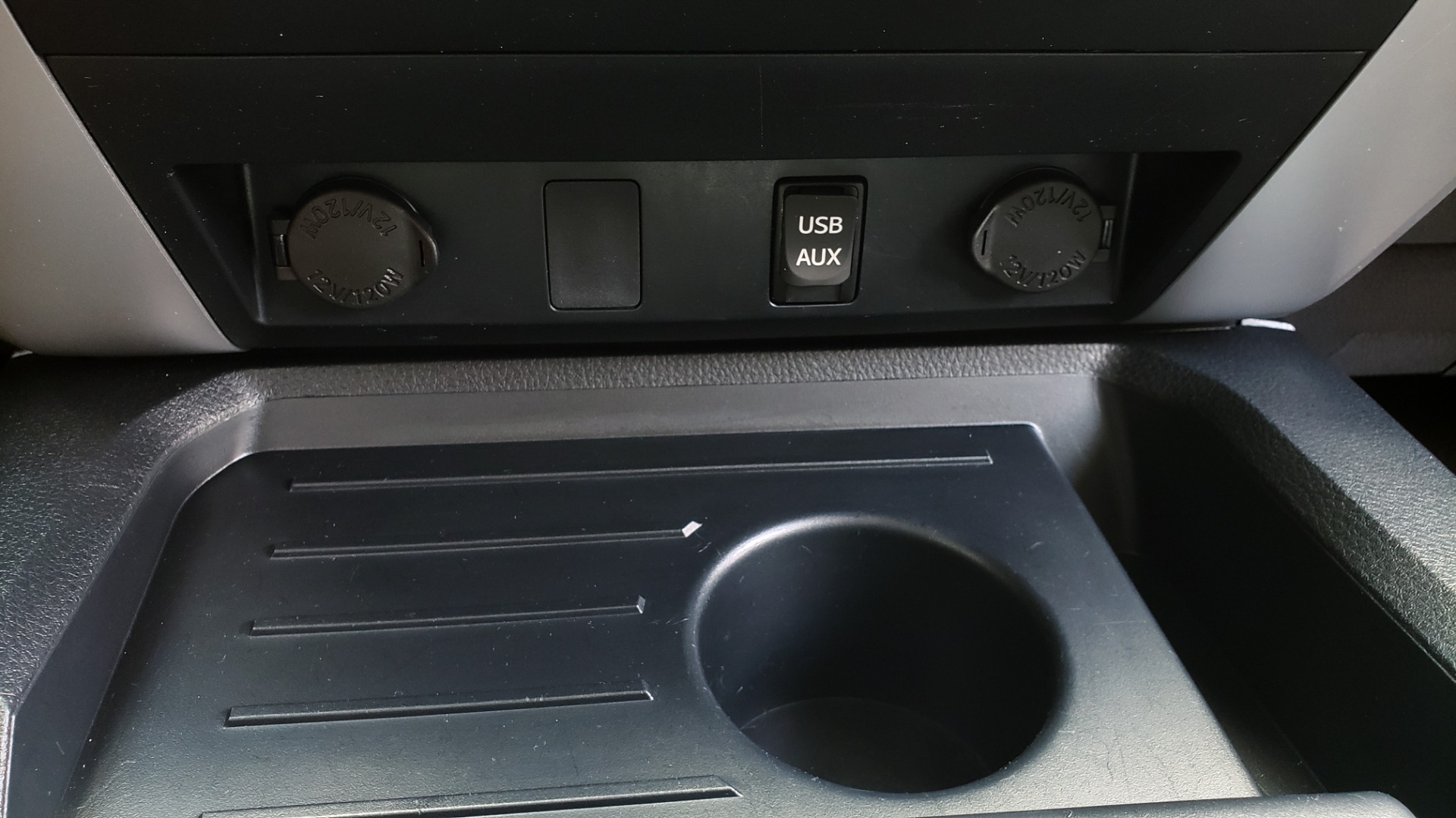 Used 2019 Toyota TUNDRA 4WD LIMITED / 5.7L V8 / 6-SPD AUTO / NAV / SUNROOF / REARVIEW for sale Sold at Formula Imports in Charlotte NC 28227 56