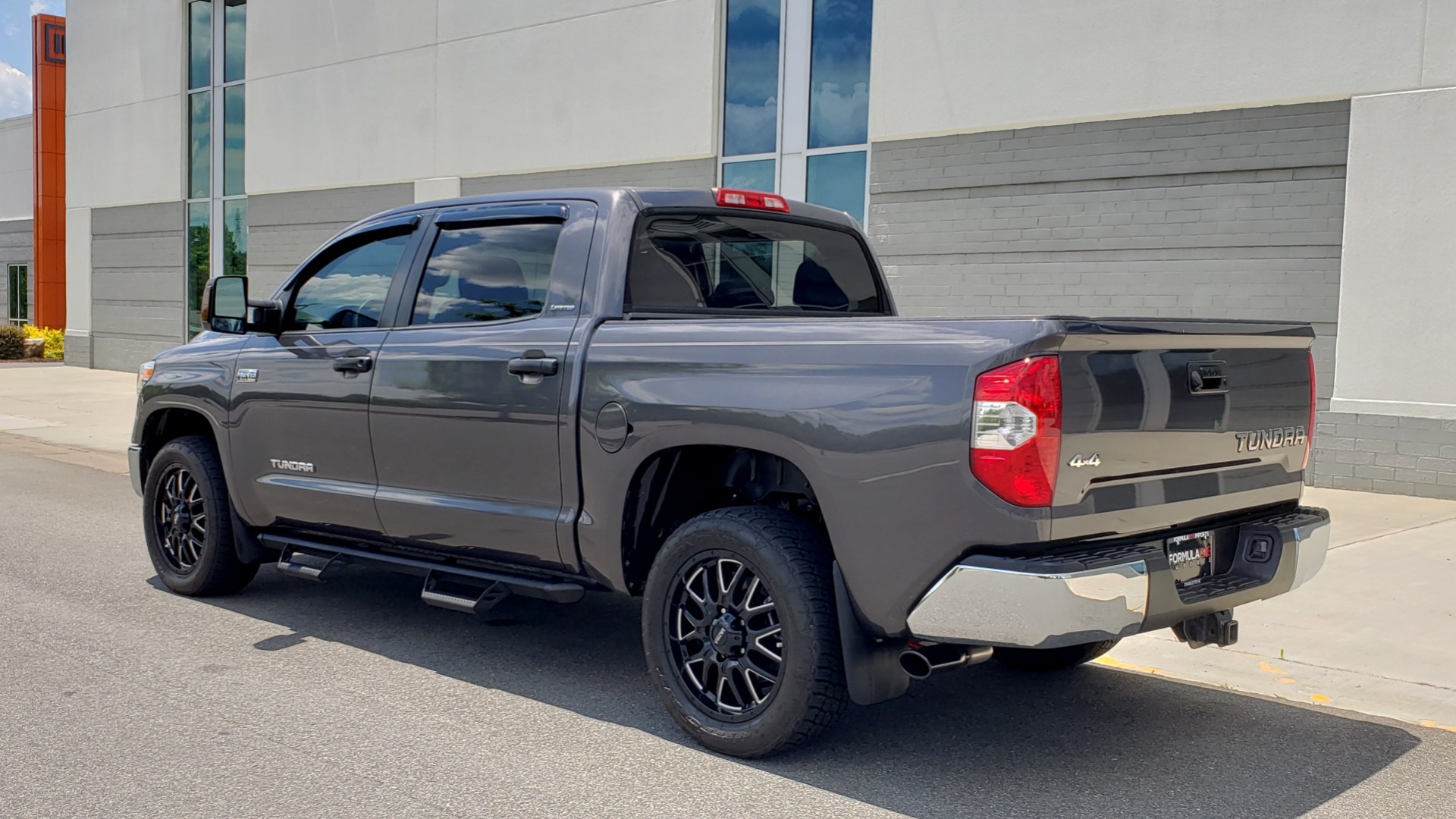 Used 2019 Toyota TUNDRA 4WD LIMITED / 5.7L V8 / 6-SPD AUTO / NAV / SUNROOF / REARVIEW for sale Sold at Formula Imports in Charlotte NC 28227 6