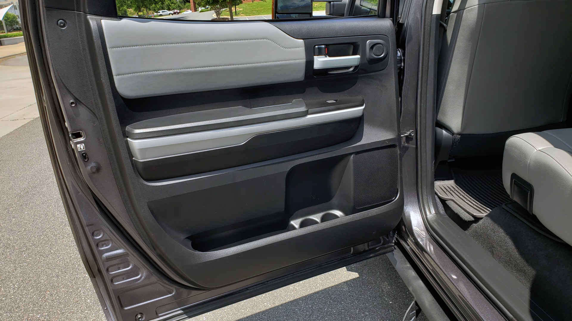 Used 2019 Toyota TUNDRA 4WD LIMITED / 5.7L V8 / 6-SPD AUTO / NAV / SUNROOF / REARVIEW for sale Sold at Formula Imports in Charlotte NC 28227 68