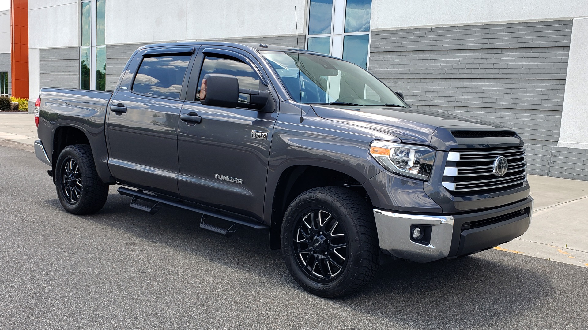 Used 2019 Toyota TUNDRA 4WD LIMITED / 5.7L V8 / 6-SPD AUTO / NAV / SUNROOF / REARVIEW for sale Sold at Formula Imports in Charlotte NC 28227 7