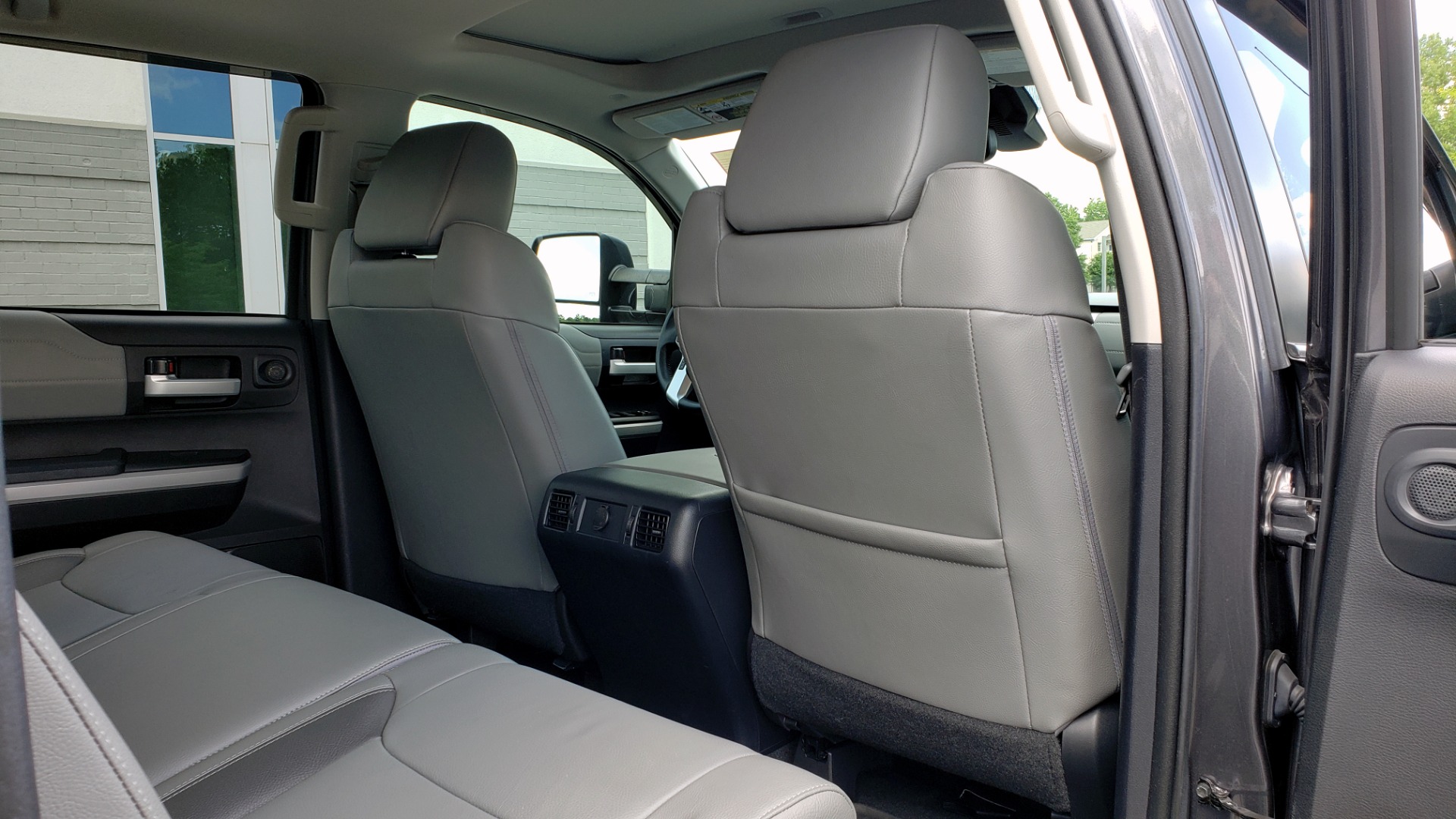 Used 2019 Toyota TUNDRA 4WD LIMITED / 5.7L V8 / 6-SPD AUTO / NAV / SUNROOF / REARVIEW for sale Sold at Formula Imports in Charlotte NC 28227 88