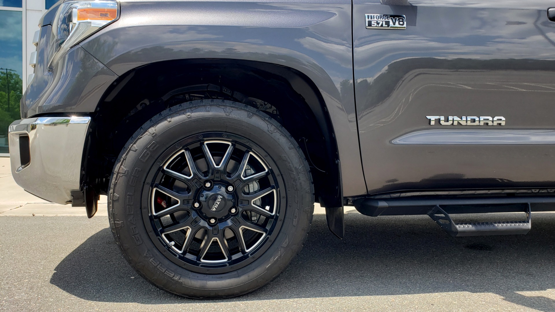 Used 2019 Toyota TUNDRA 4WD LIMITED / 5.7L V8 / 6-SPD AUTO / NAV / SUNROOF / REARVIEW for sale Sold at Formula Imports in Charlotte NC 28227 94