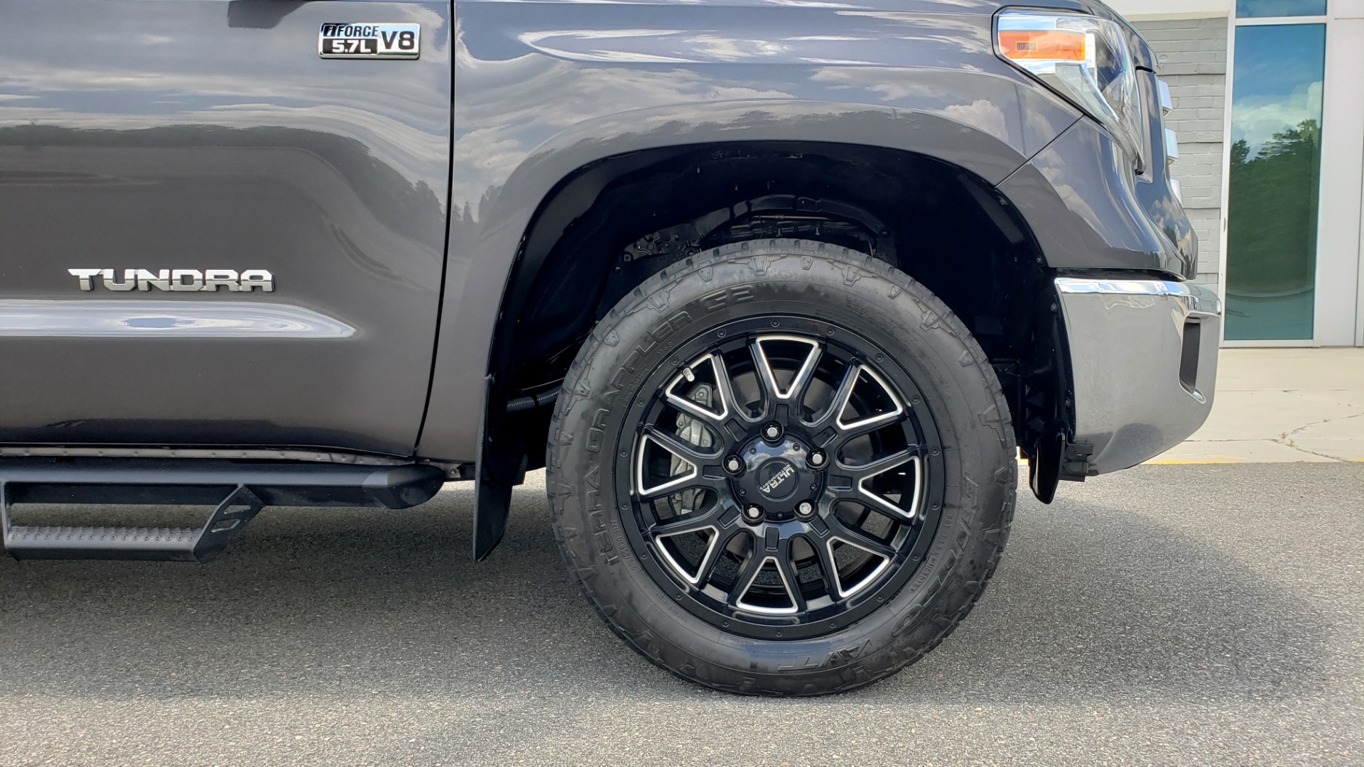 Used 2019 Toyota TUNDRA 4WD LIMITED / 5.7L V8 / 6-SPD AUTO / NAV / SUNROOF / REARVIEW for sale Sold at Formula Imports in Charlotte NC 28227 97