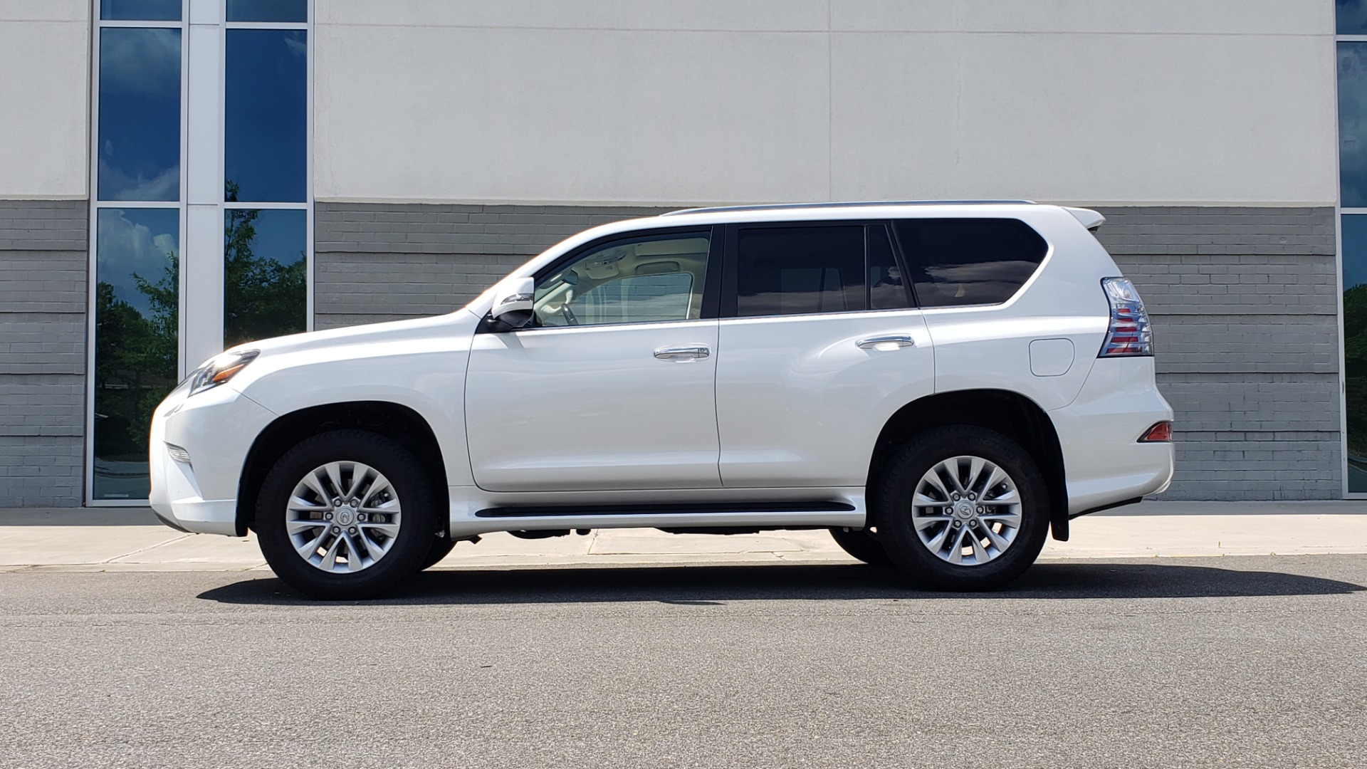 Used 2021 Lexus GX 460 PREMIUM / AWD / NAV / SUNROOF / 3-ROW / REARVIEW for sale Sold at Formula Imports in Charlotte NC 28227 3