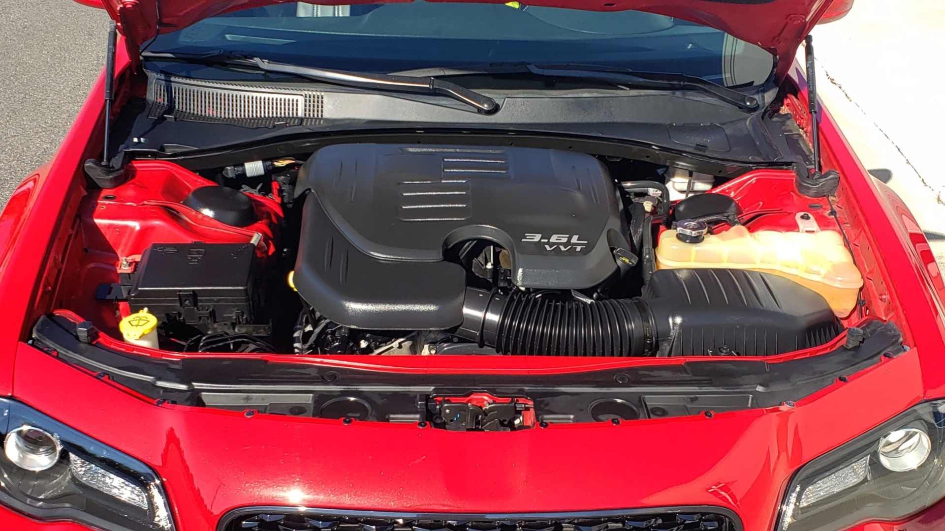 Used 2015 Chrysler 300 S / 3.6L V6 / 8-SPD AUTO / NAV / BEATS AUDIO / HTS STS / REARVIE for sale Sold at Formula Imports in Charlotte NC 28227 14