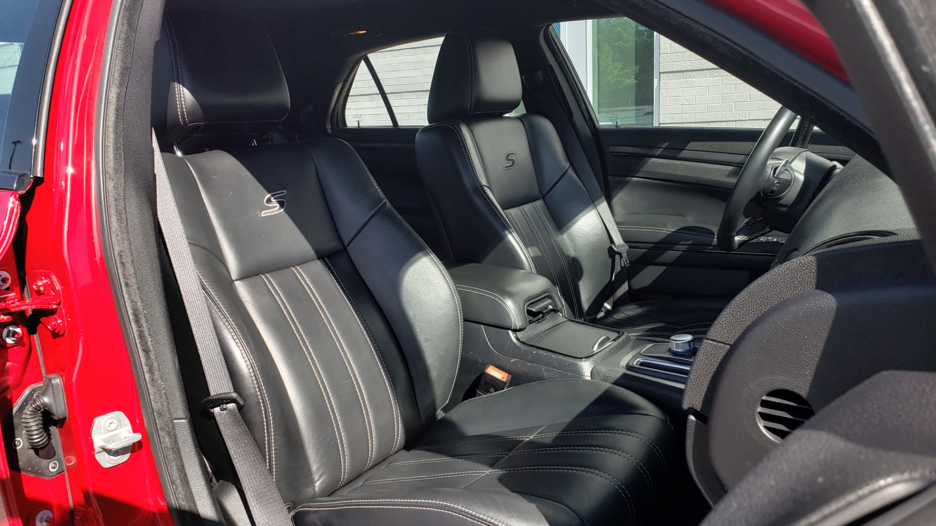 Used 2015 Chrysler 300 S / 3.6L V6 / 8-SPD AUTO / NAV / BEATS AUDIO / HTS STS / REARVIE for sale Sold at Formula Imports in Charlotte NC 28227 70
