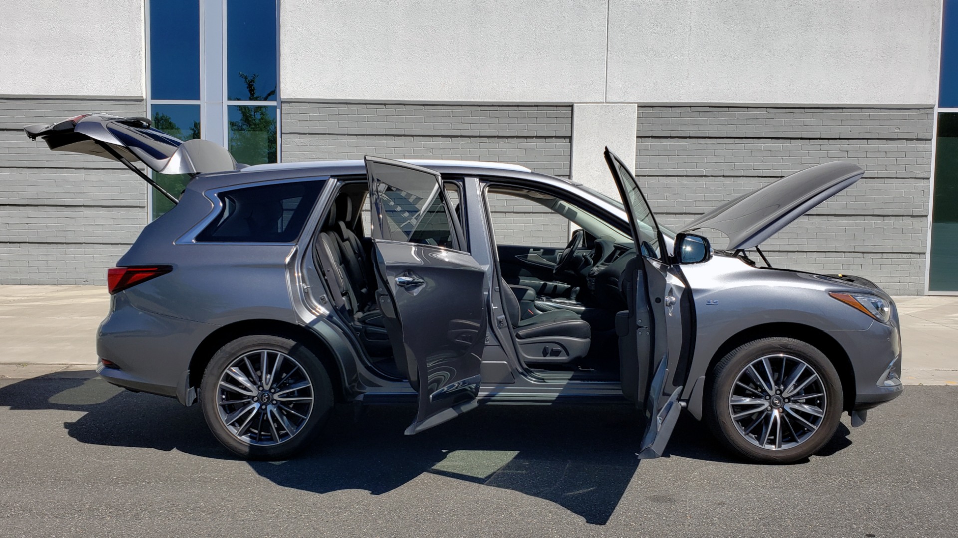 Used 2018 INFINITI QX60 3.5L V6 / FWD / CVT TRANS / NAV / SUNROOF / 3-ROWS / REARVIEW for sale Sold at Formula Imports in Charlotte NC 28227 13