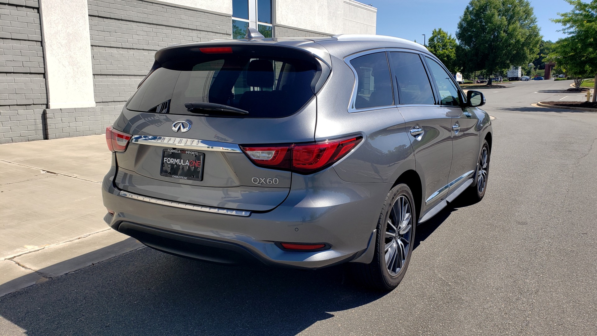 Used 2018 INFINITI QX60 3.5L V6 / FWD / CVT TRANS / NAV / SUNROOF / 3-ROWS / REARVIEW for sale Sold at Formula Imports in Charlotte NC 28227 2