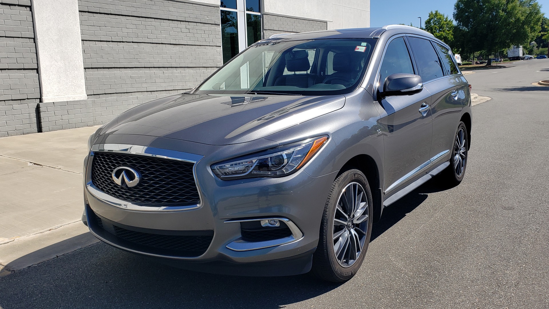Used 2018 INFINITI QX60 3.5L V6 / FWD / CVT TRANS / NAV / SUNROOF / 3-ROWS / REARVIEW for sale Sold at Formula Imports in Charlotte NC 28227 3
