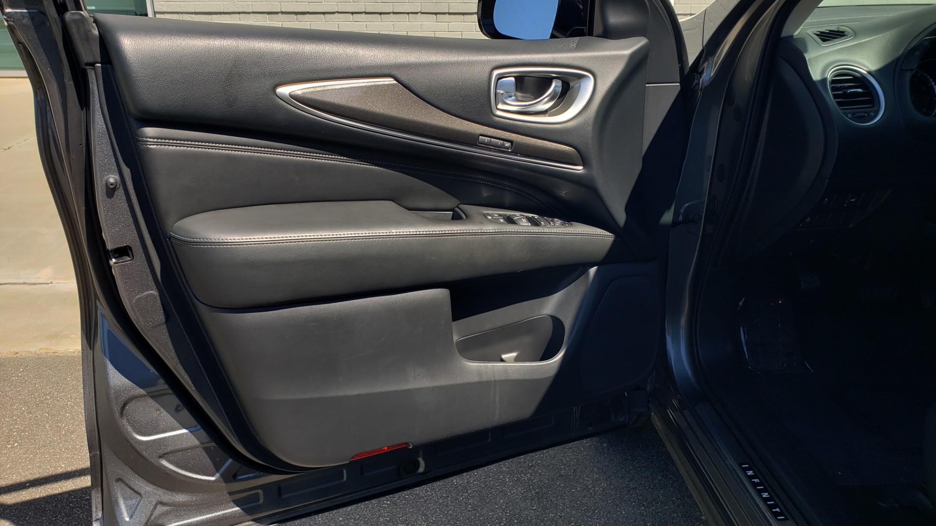 Used 2018 INFINITI QX60 3.5L V6 / FWD / CVT TRANS / NAV / SUNROOF / 3-ROWS / REARVIEW for sale Sold at Formula Imports in Charlotte NC 28227 37