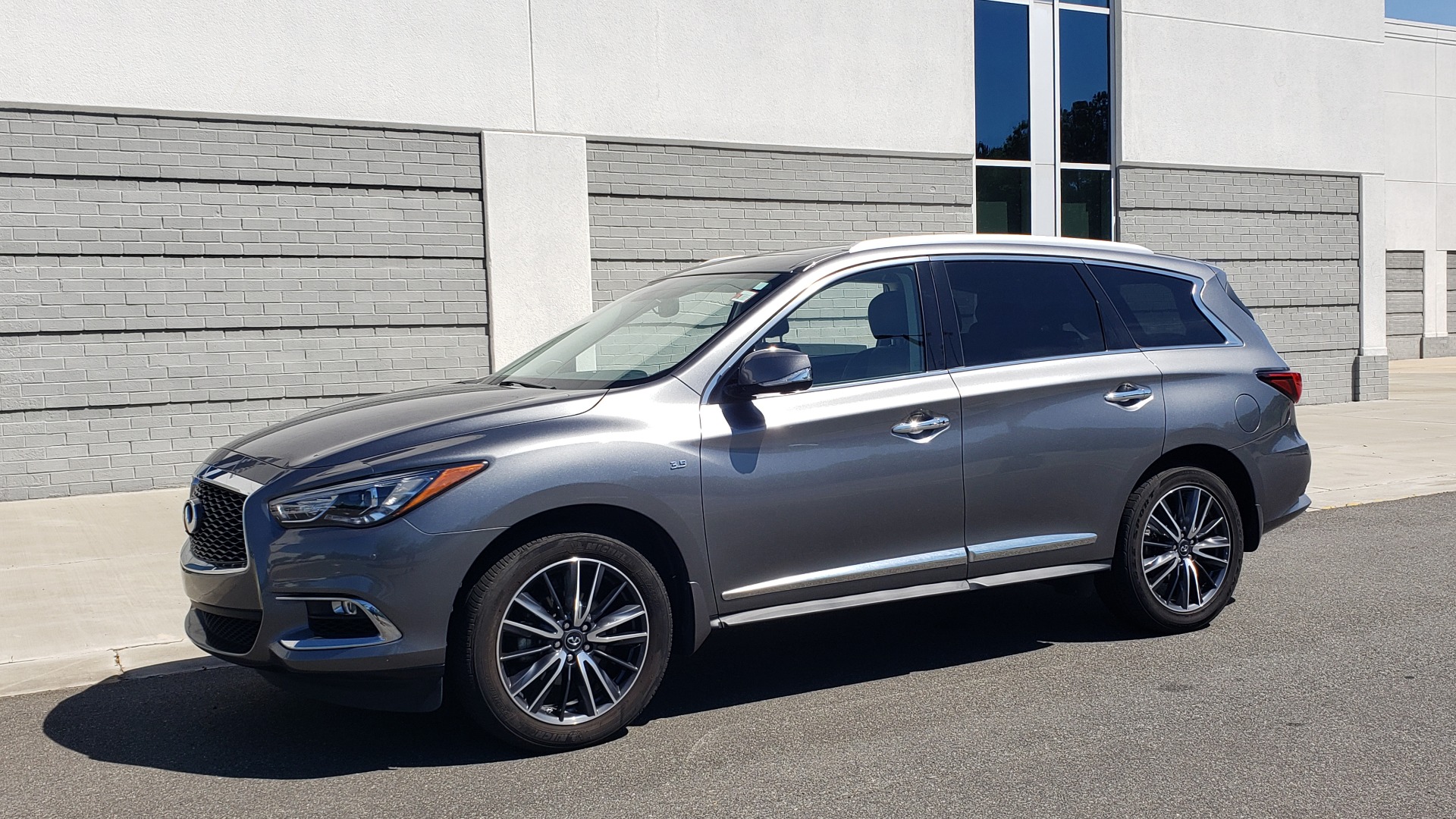 Used 2018 INFINITI QX60 3.5L V6 / FWD / CVT TRANS / NAV / SUNROOF / 3-ROWS / REARVIEW for sale Sold at Formula Imports in Charlotte NC 28227 4