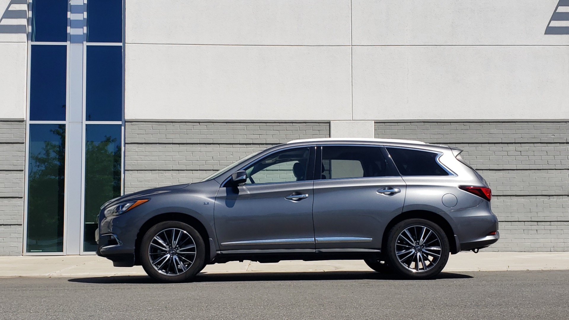 Used 2018 INFINITI QX60 3.5L V6 / FWD / CVT TRANS / NAV / SUNROOF / 3-ROWS / REARVIEW for sale Sold at Formula Imports in Charlotte NC 28227 5