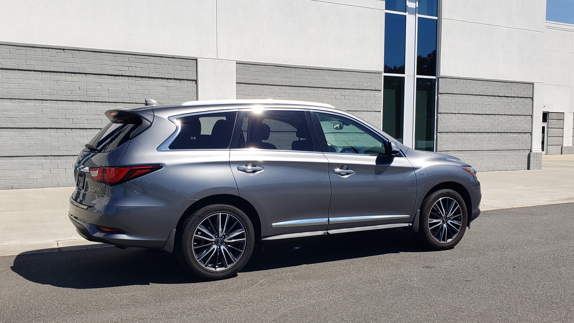 Used 2018 INFINITI QX60 3.5L V6 / FWD / CVT TRANS / NAV / SUNROOF / 3-ROWS / REARVIEW for sale Sold at Formula Imports in Charlotte NC 28227 8