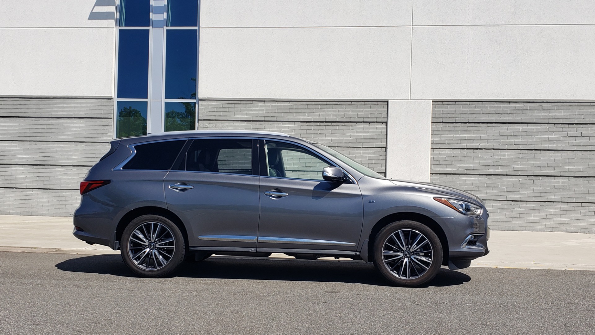Used 2018 INFINITI QX60 3.5L V6 / FWD / CVT TRANS / NAV / SUNROOF / 3-ROWS / REARVIEW for sale Sold at Formula Imports in Charlotte NC 28227 9
