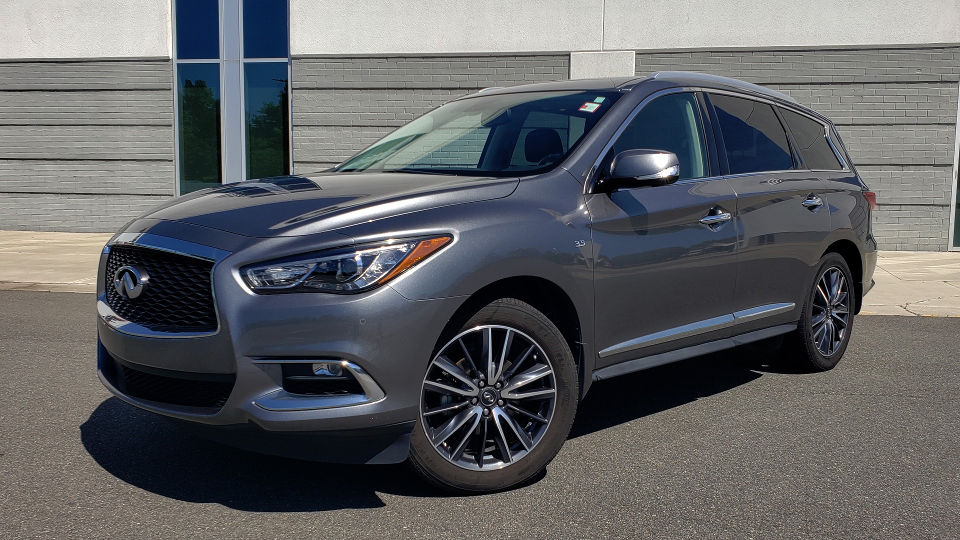 Used 2018 INFINITI QX60 3.5L V6 / FWD / CVT TRANS / NAV / SUNROOF / 3-ROWS / REARVIEW for sale Sold at Formula Imports in Charlotte NC 28227 1