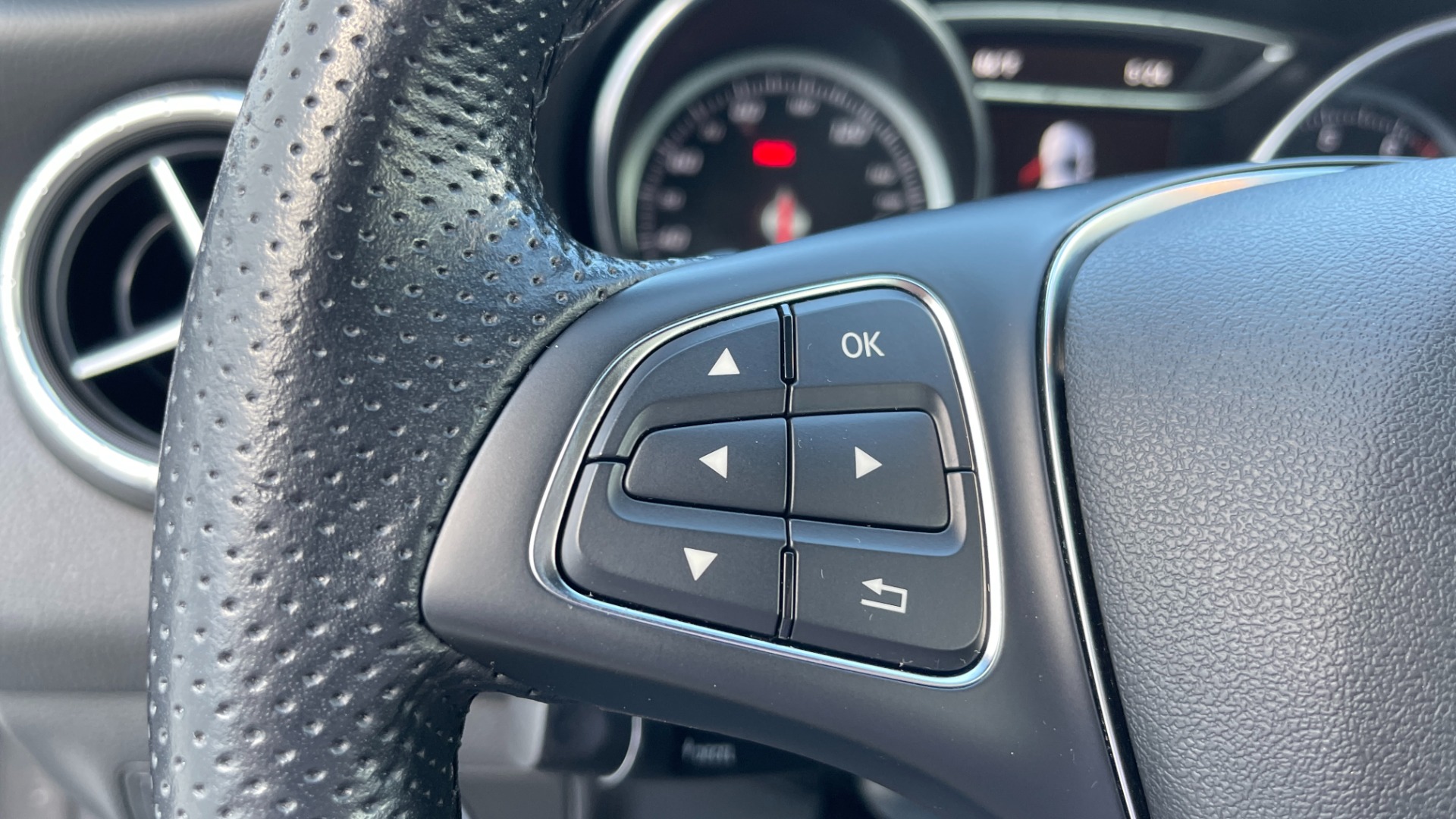 Used 2019 Mercedes-Benz CLA 250 4MATIC PREM & CONV PKG / APPLE / PANO-ROOF / H/K SND / REARVIEW for sale Sold at Formula Imports in Charlotte NC 28227 34