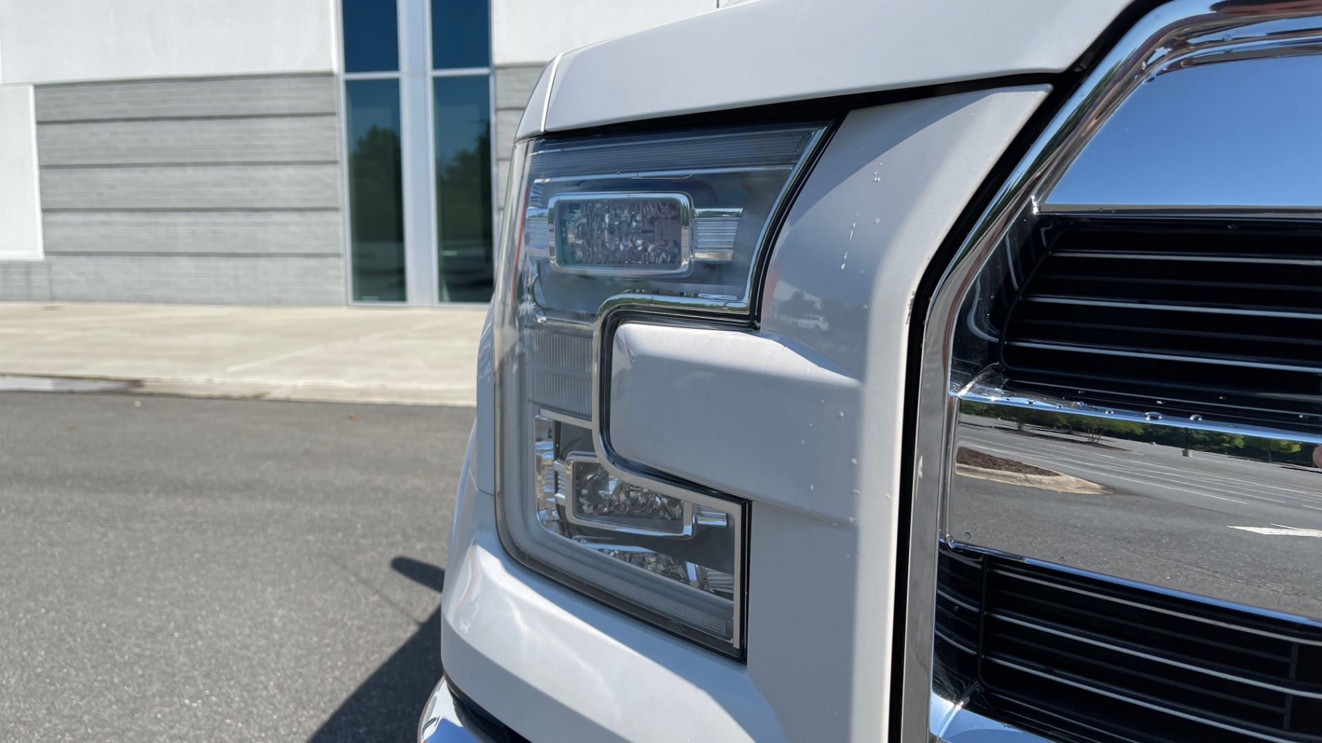 Used 2016 Ford F-150 LARIAT 4X4 / 3.5L V6 / 6-SPD AUTO / BLIS / SONY / NAV / REARVIEW for sale Sold at Formula Imports in Charlotte NC 28227 17