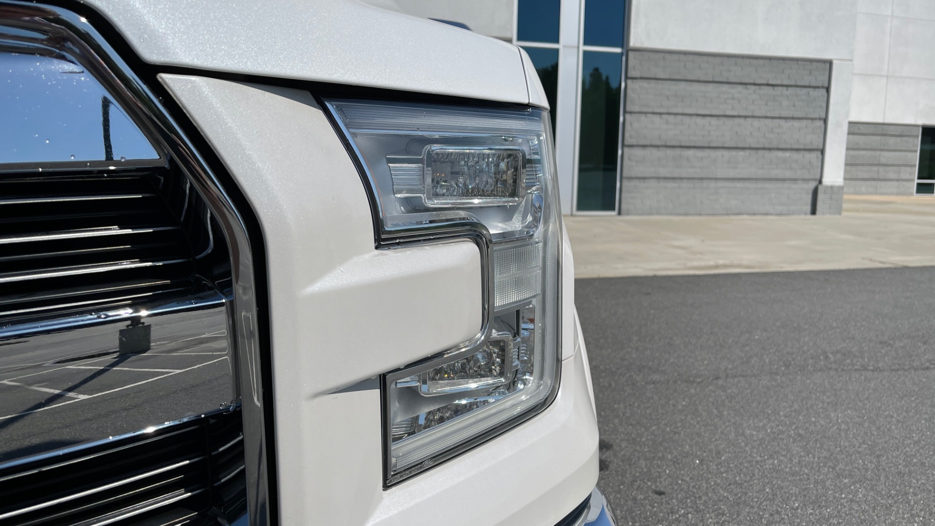 Used 2016 Ford F-150 LARIAT 4X4 / 3.5L V6 / 6-SPD AUTO / BLIS / SONY / NAV / REARVIEW for sale Sold at Formula Imports in Charlotte NC 28227 18