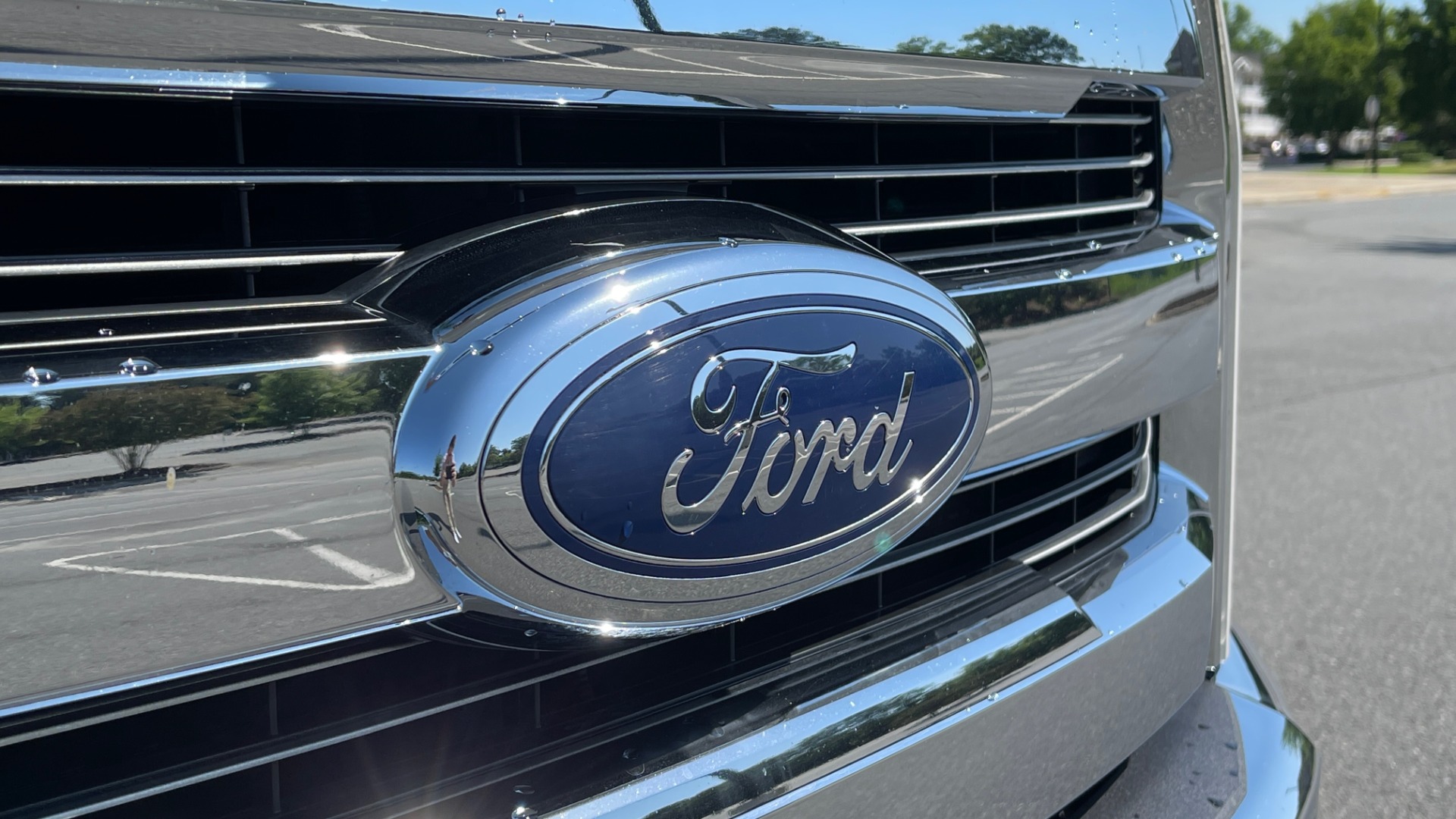 Used 2016 Ford F-150 LARIAT 4X4 / 3.5L V6 / 6-SPD AUTO / BLIS / SONY / NAV / REARVIEW for sale Sold at Formula Imports in Charlotte NC 28227 19