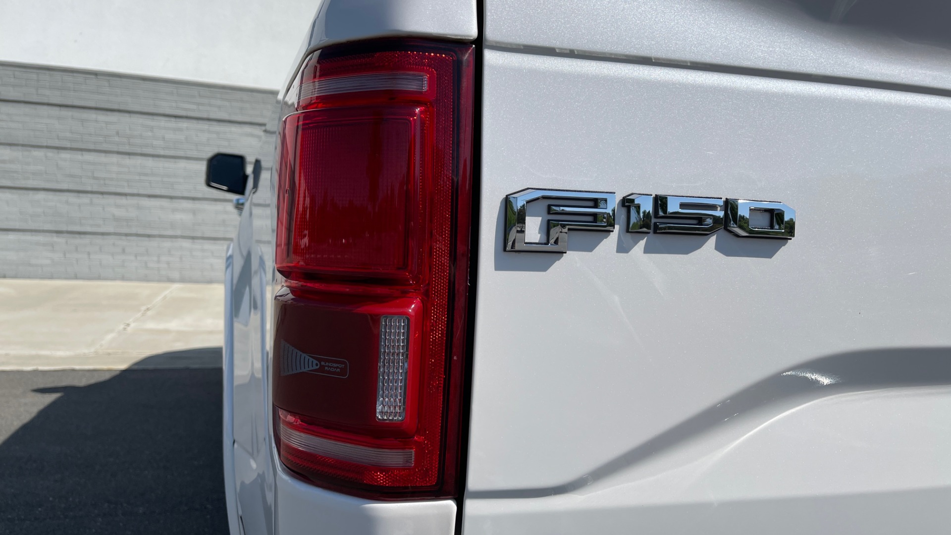 Used 2016 Ford F-150 LARIAT 4X4 / 3.5L V6 / 6-SPD AUTO / BLIS / SONY / NAV / REARVIEW for sale Sold at Formula Imports in Charlotte NC 28227 23