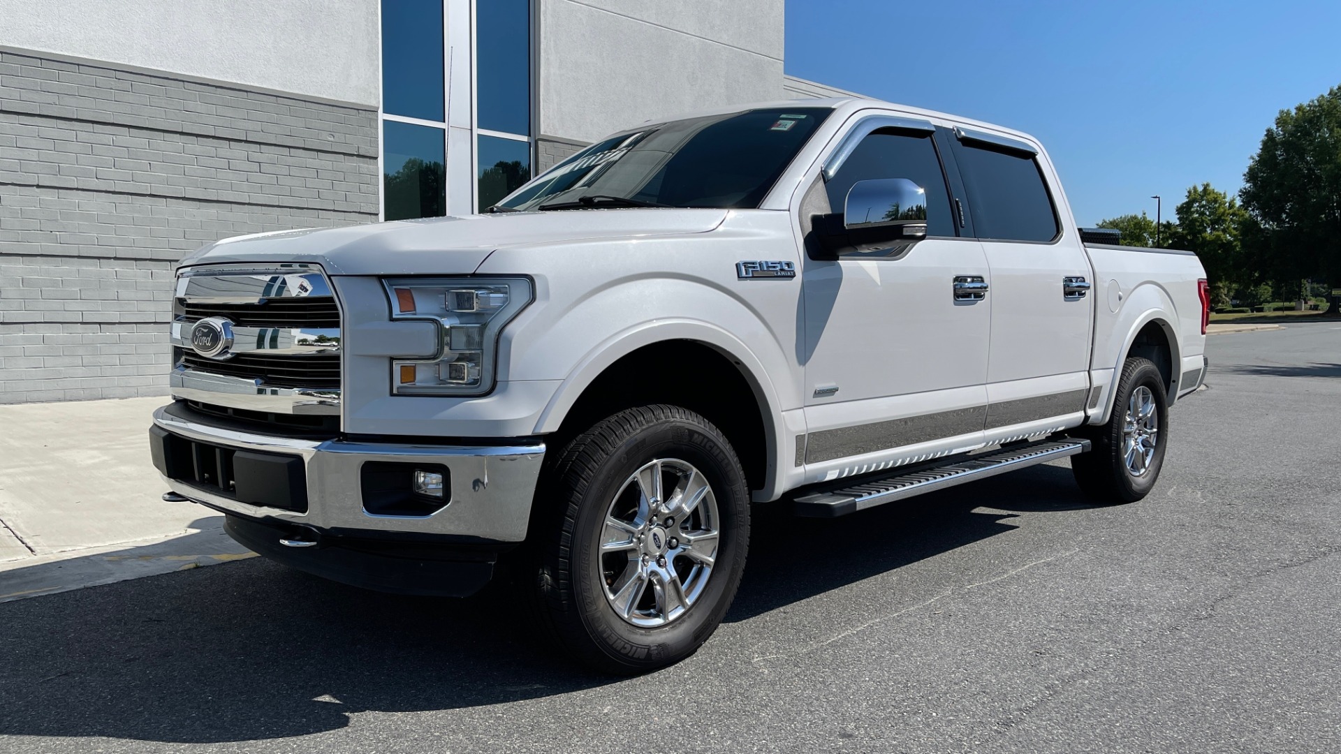 Used 2016 Ford F-150 LARIAT 4X4 / 3.5L V6 / 6-SPD AUTO / BLIS / SONY / NAV / REARVIEW for sale Sold at Formula Imports in Charlotte NC 28227 3